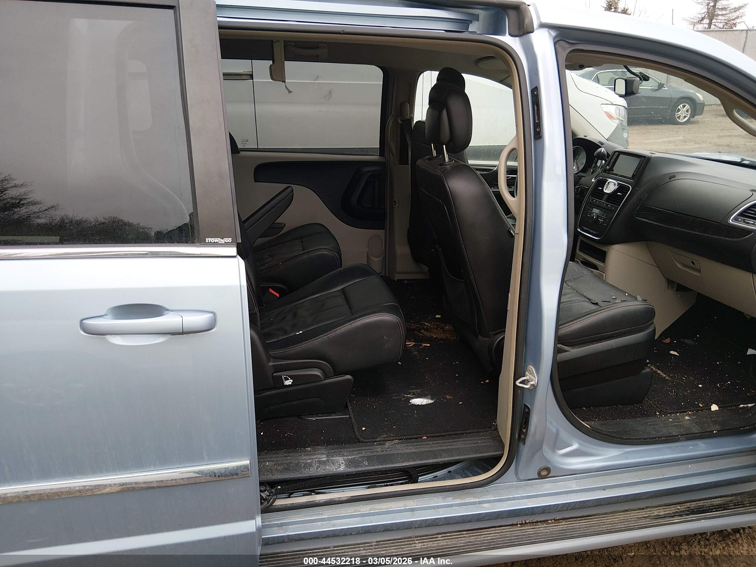 CHRYSLER TOWN image 8