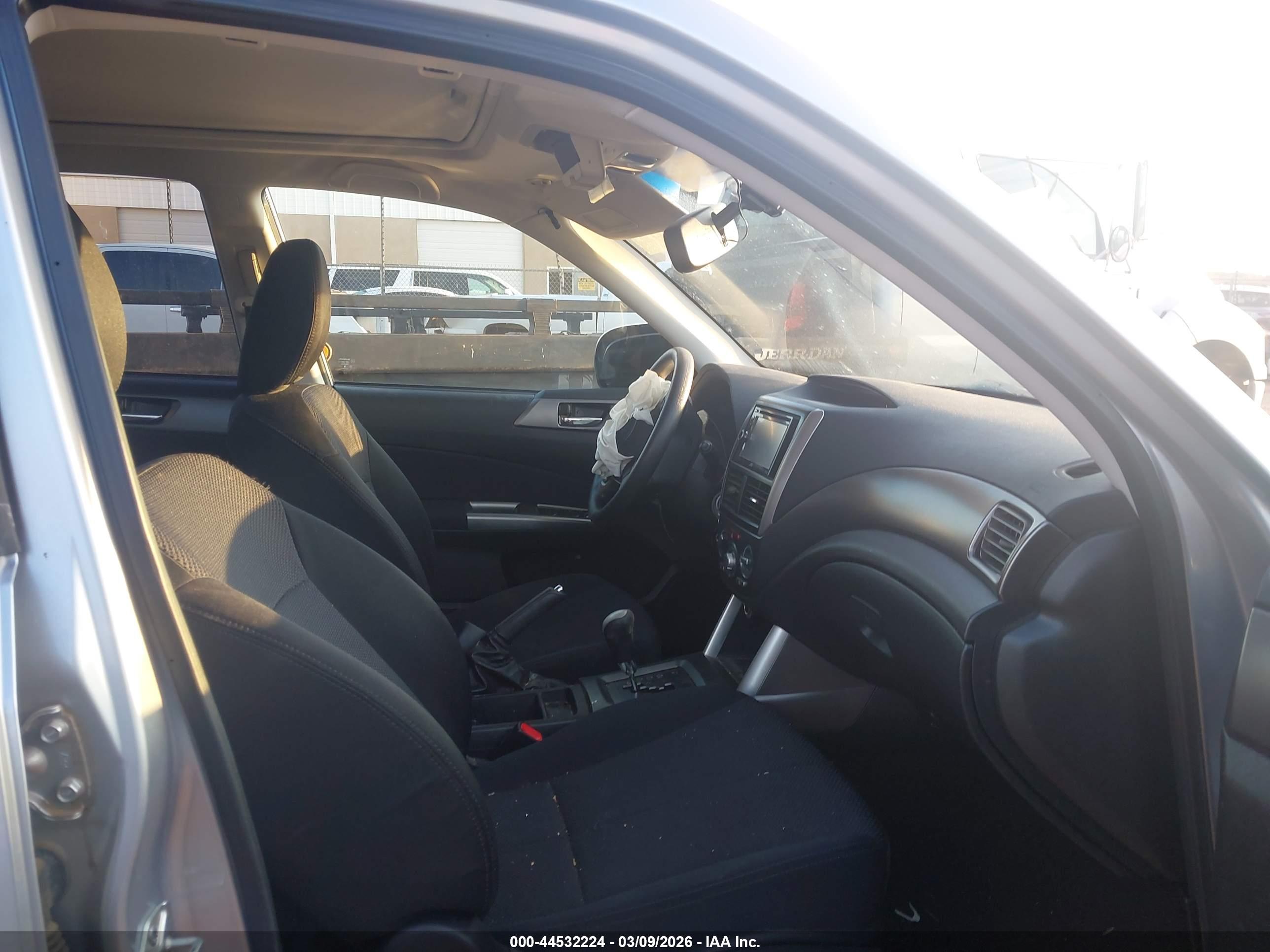 SUBARU FORESTER image 5