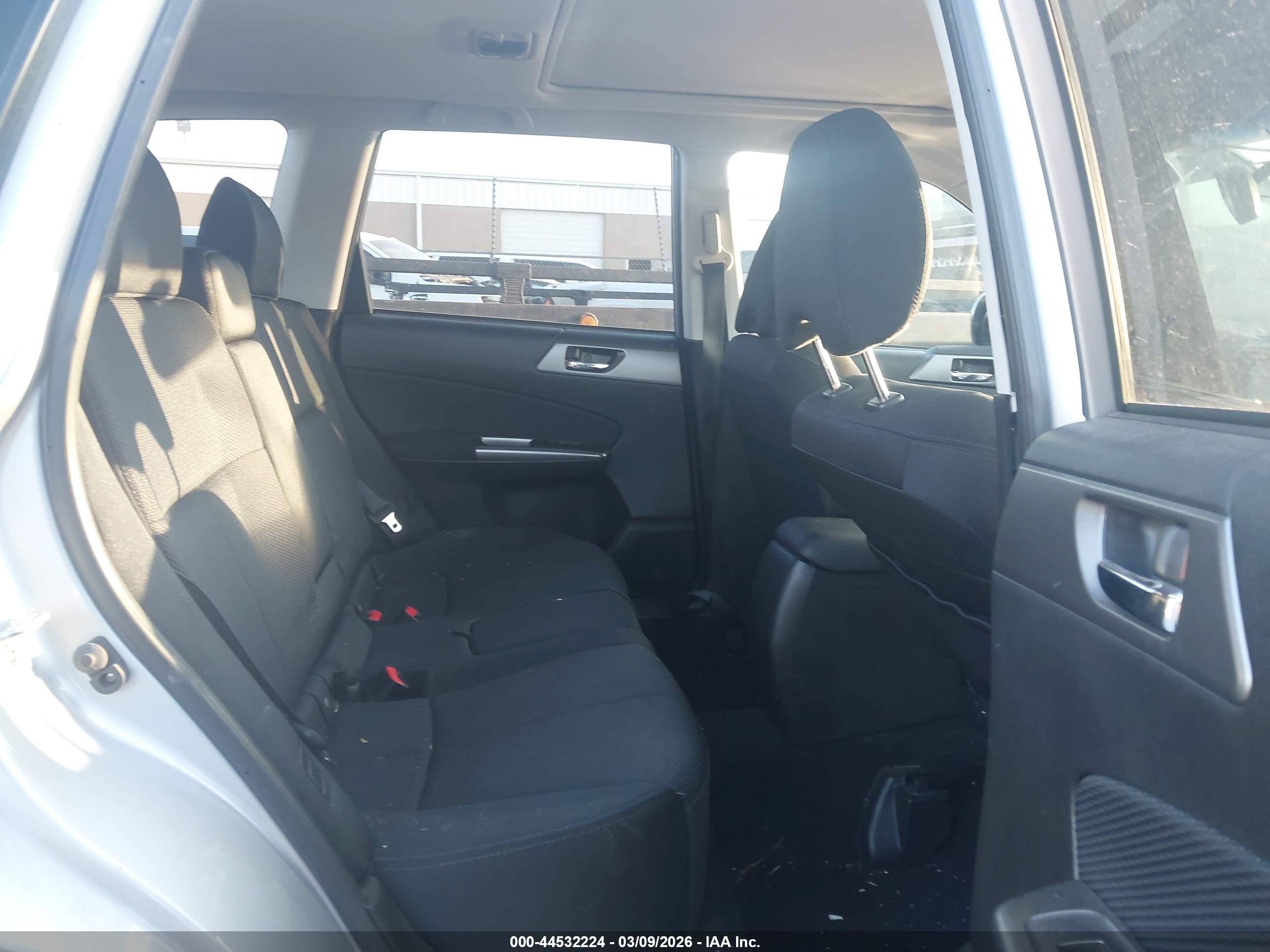SUBARU FORESTER image 8