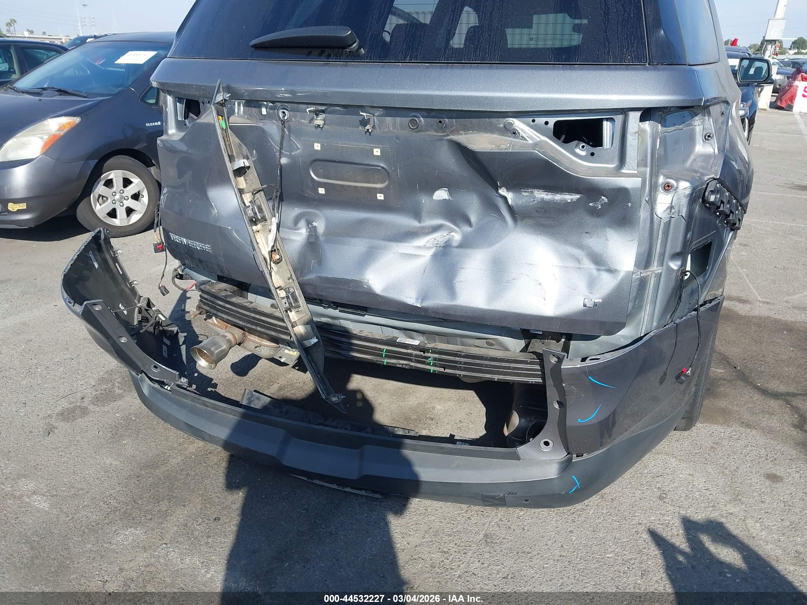 CHEVROLET TRAVERSE image 6