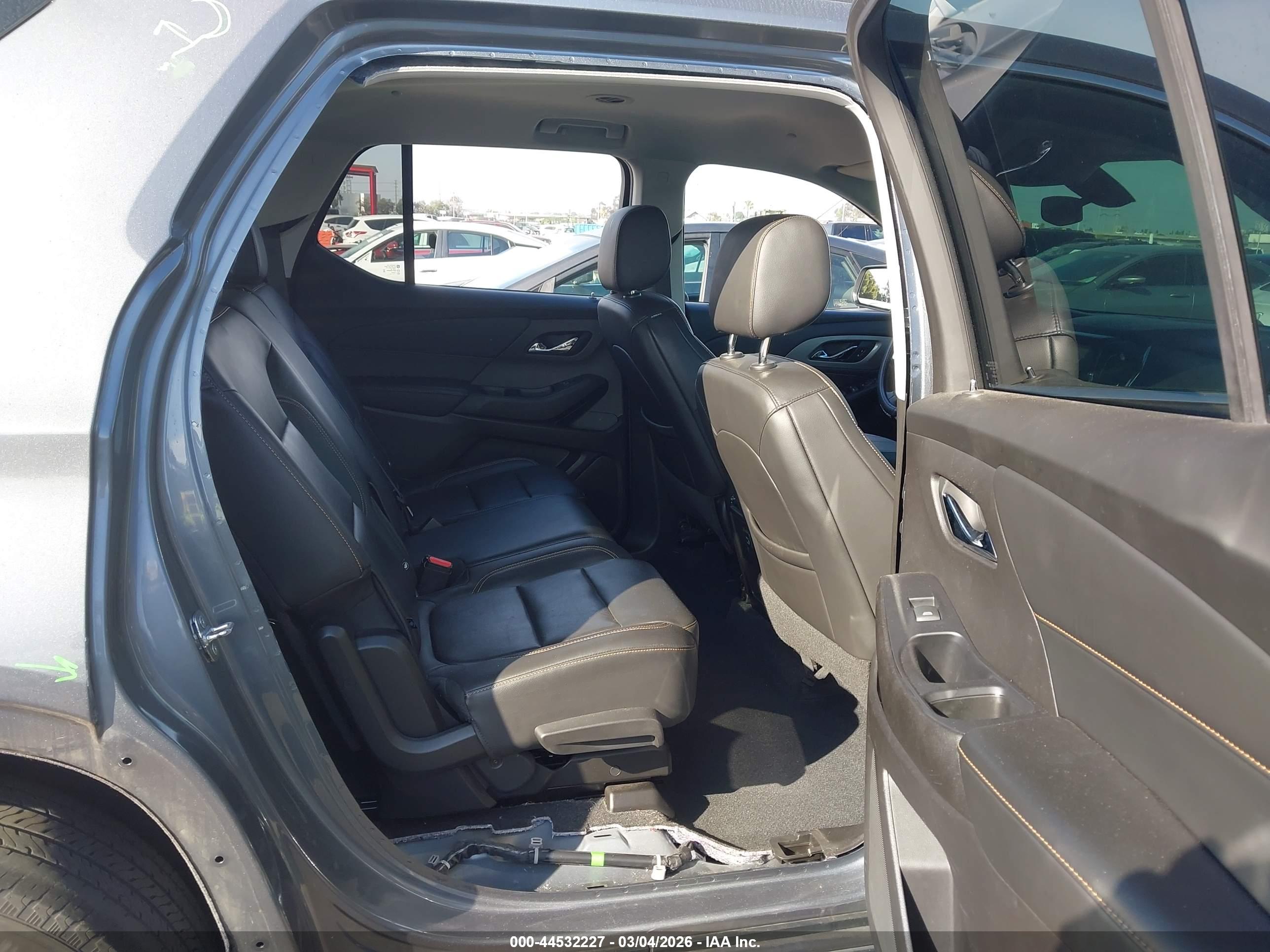 CHEVROLET TRAVERSE image 8