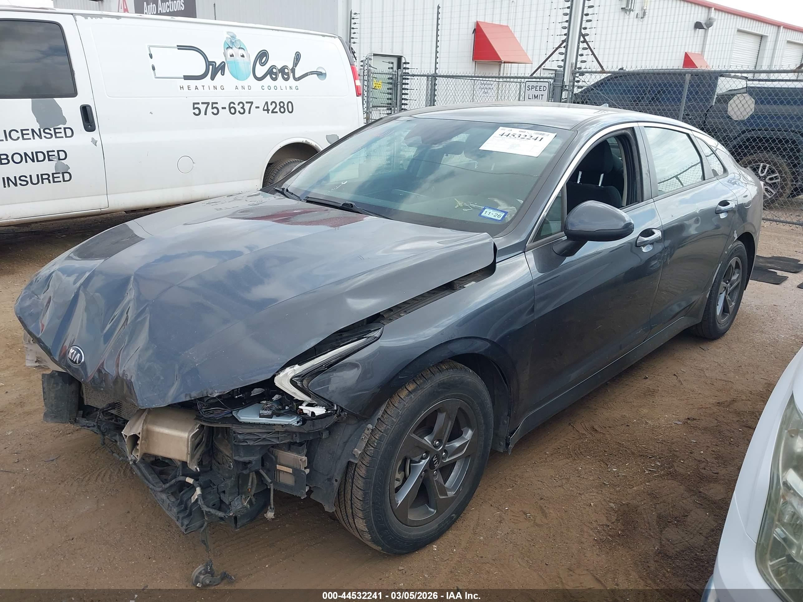 KIA K5 image 2