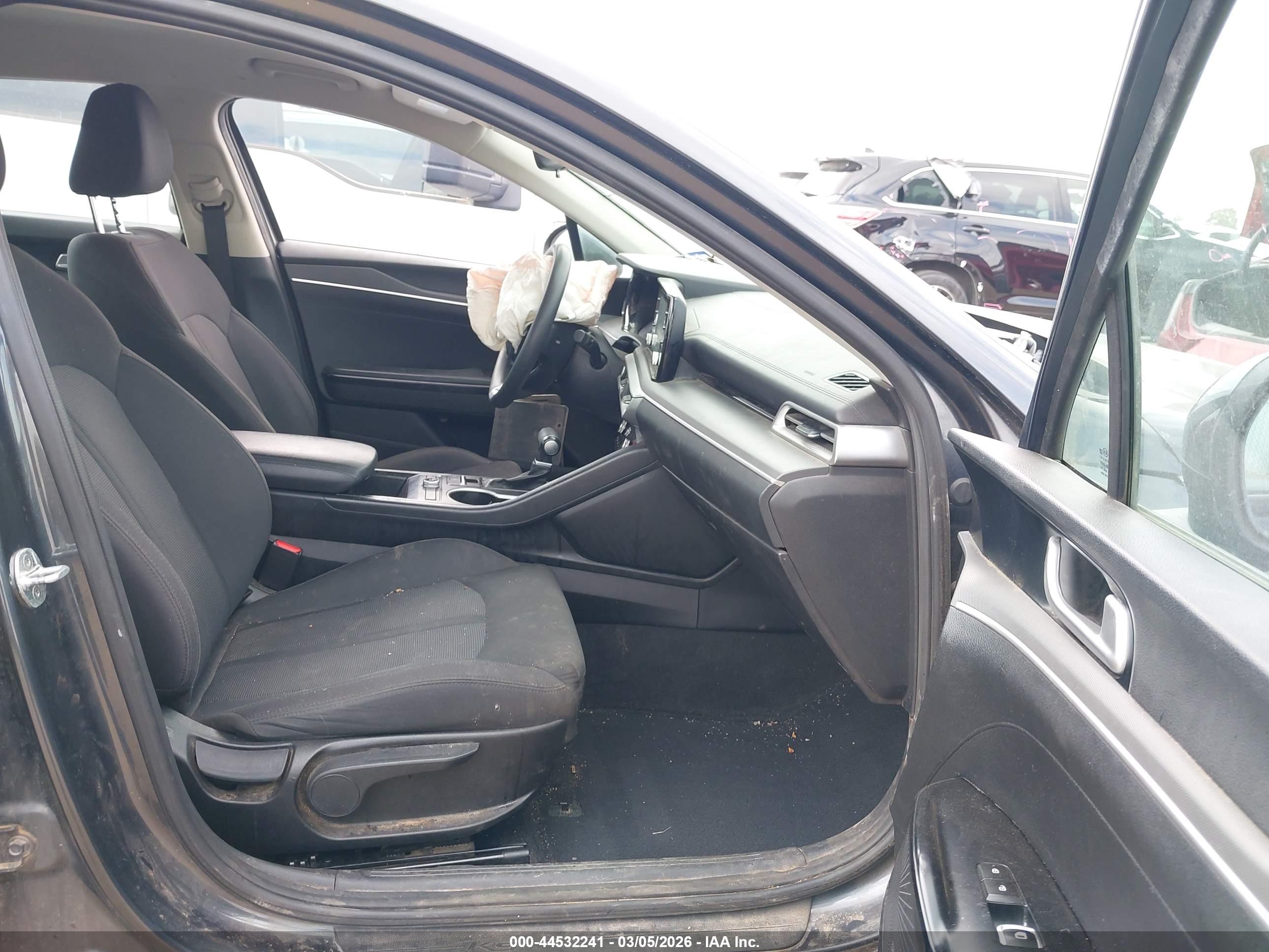 KIA K5 image 5