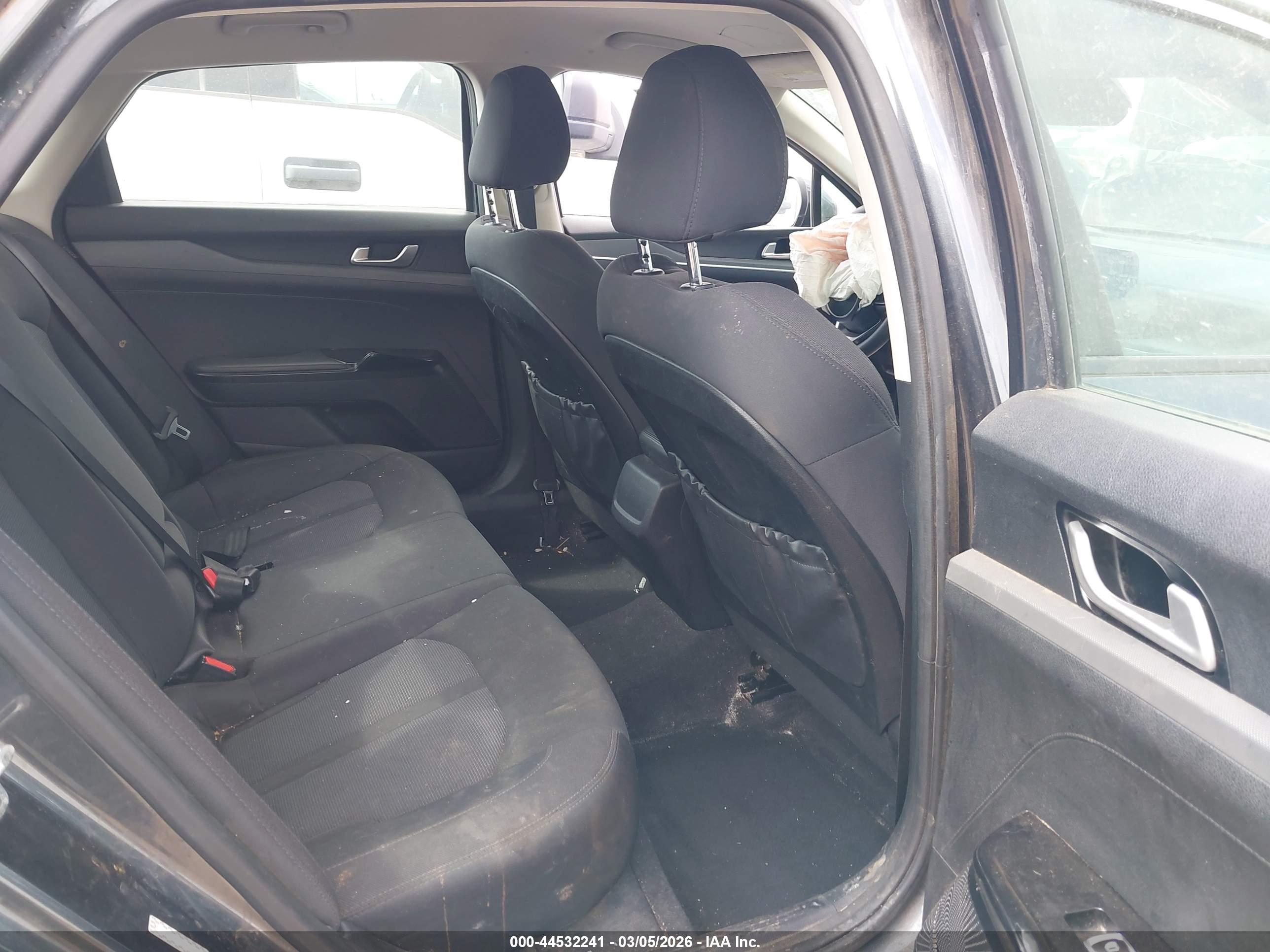 KIA K5 image 8
