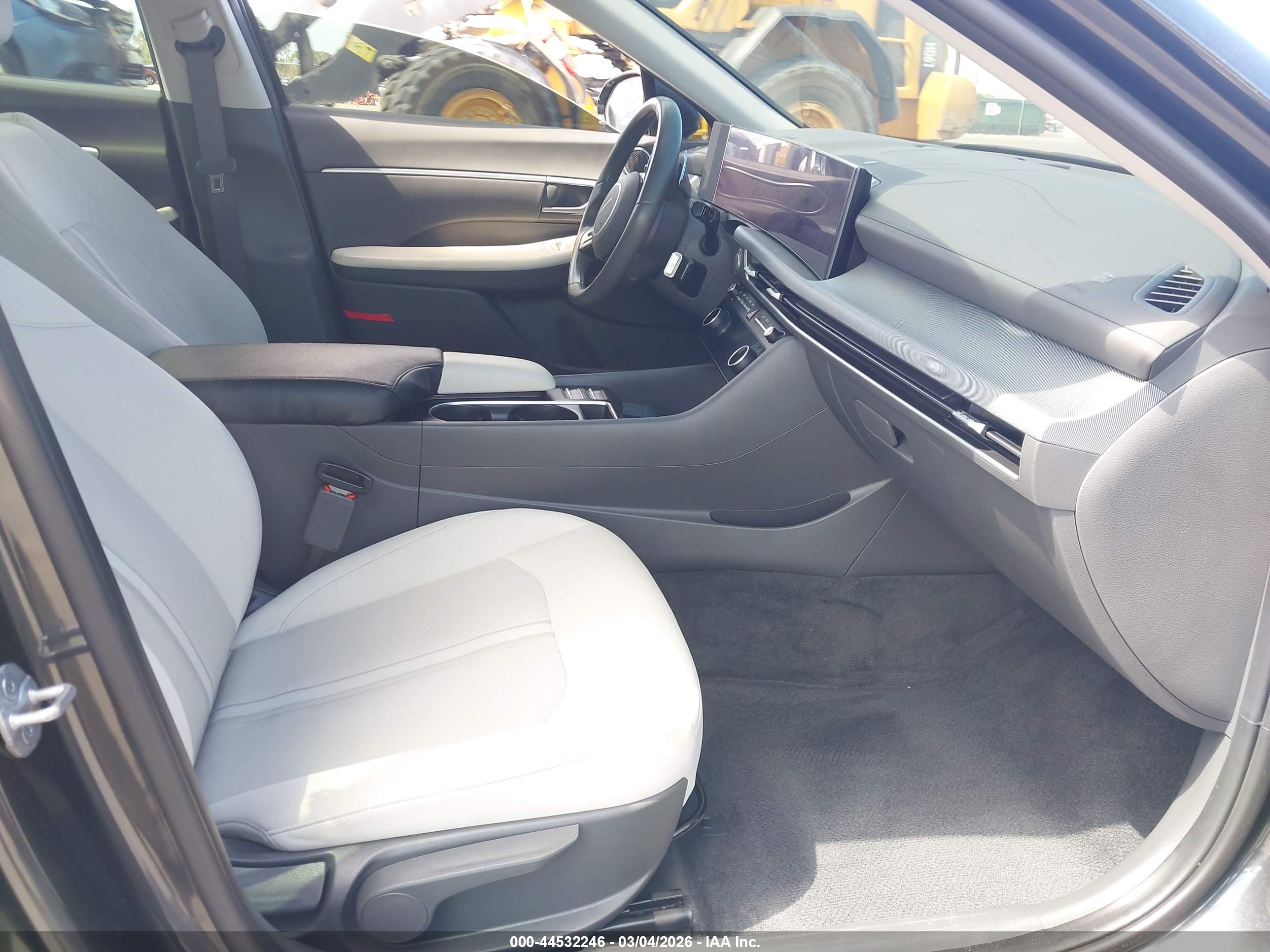 HYUNDAI SONATA image 5