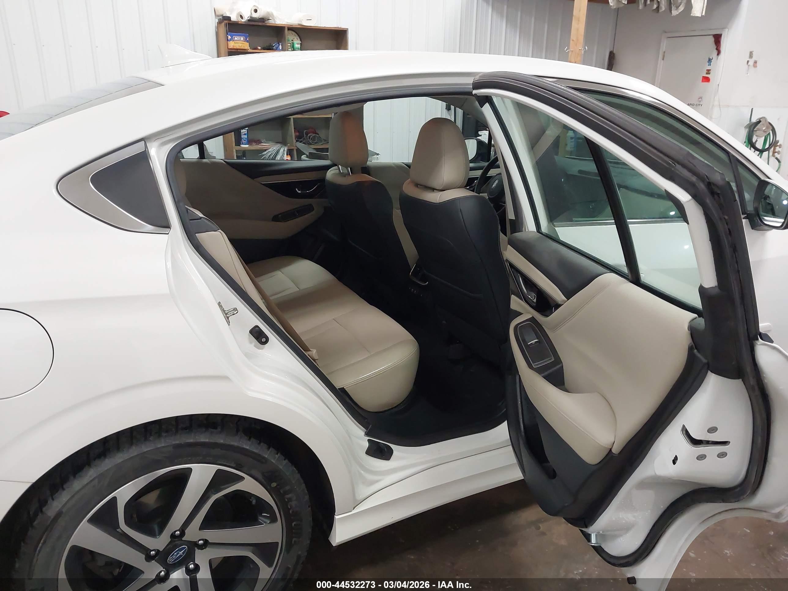 SUBARU LEGACY image 8