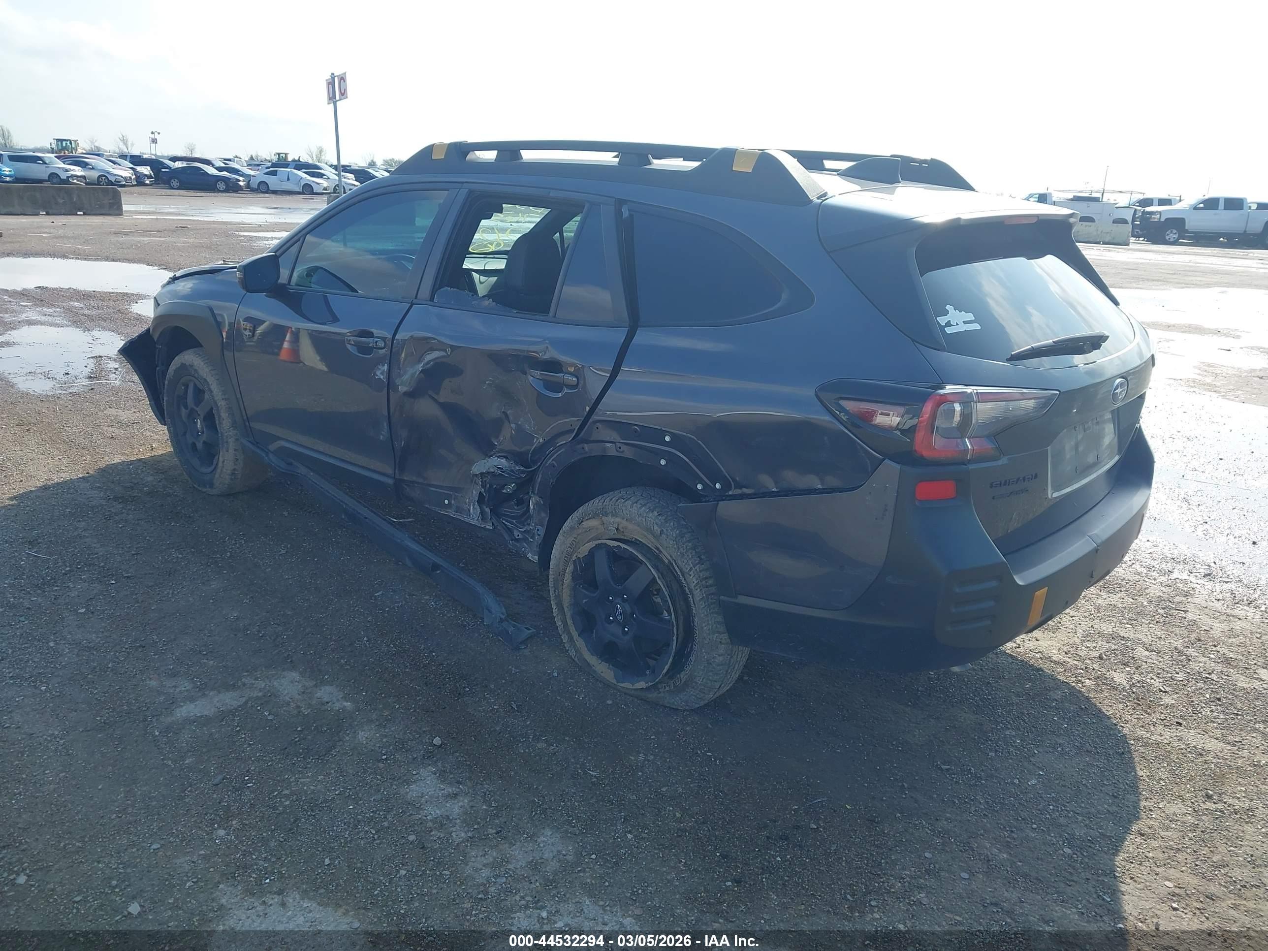 SUBARU OUTBACK image 3