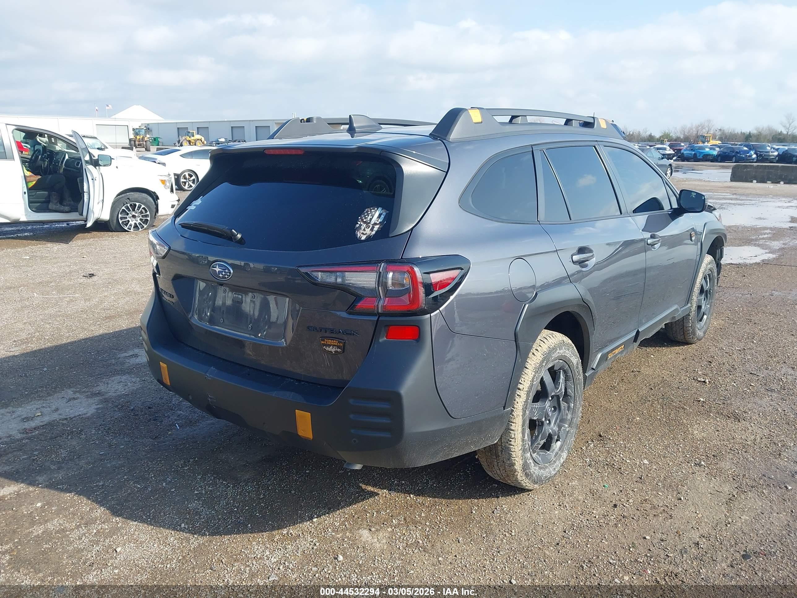 SUBARU OUTBACK image 4