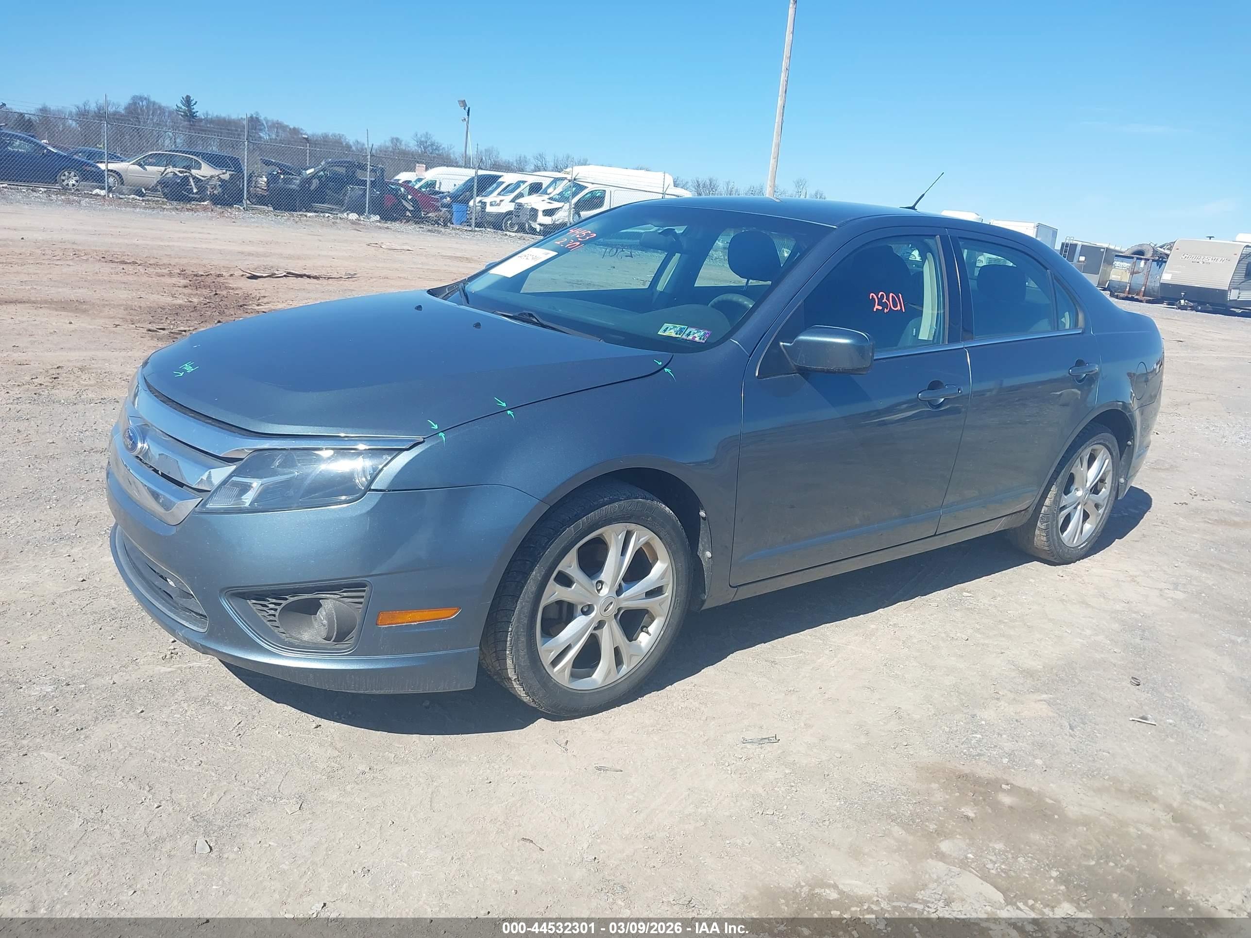 FORD FUSION image 2