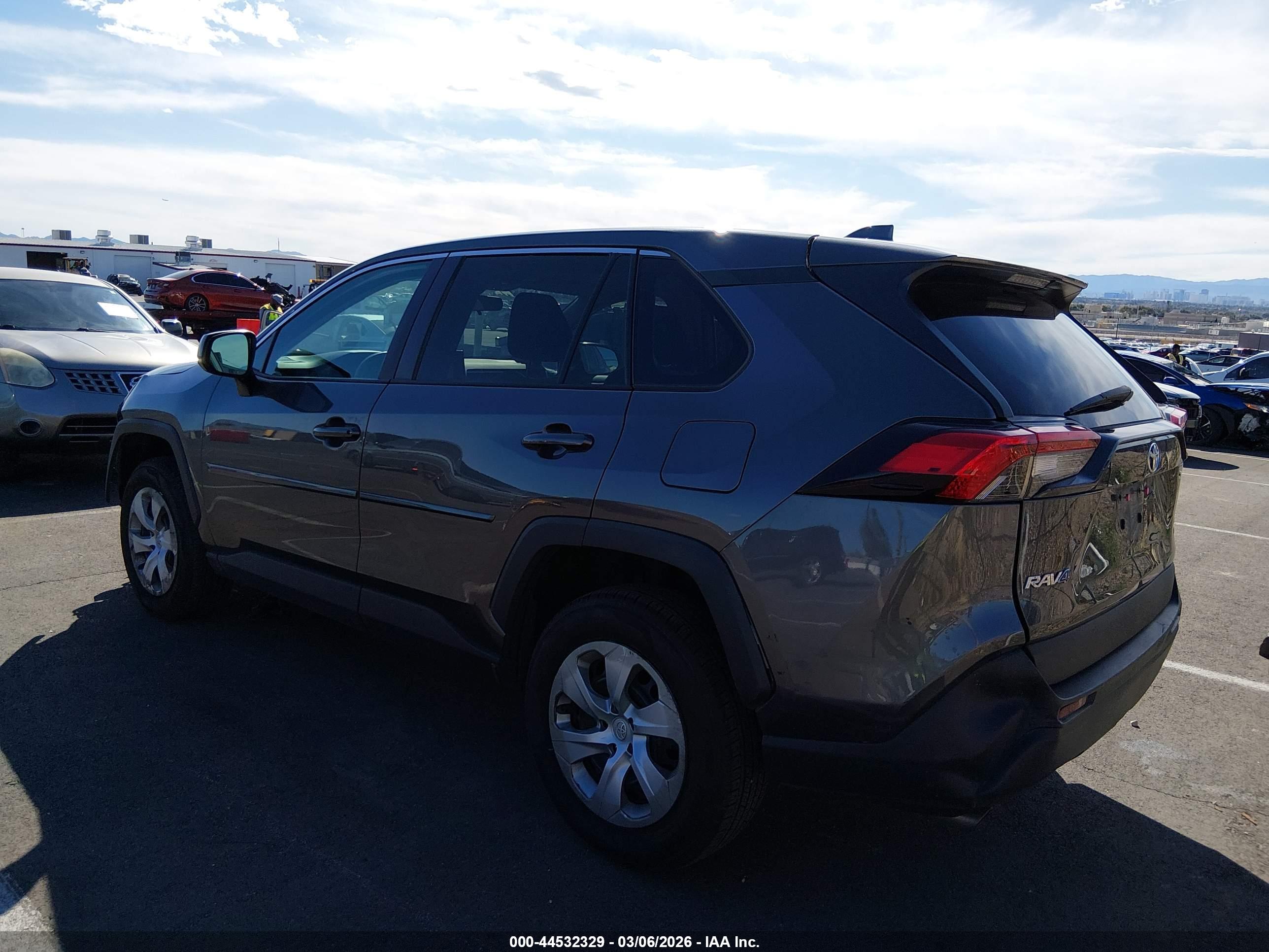 TOYOTA RAV4 image 3