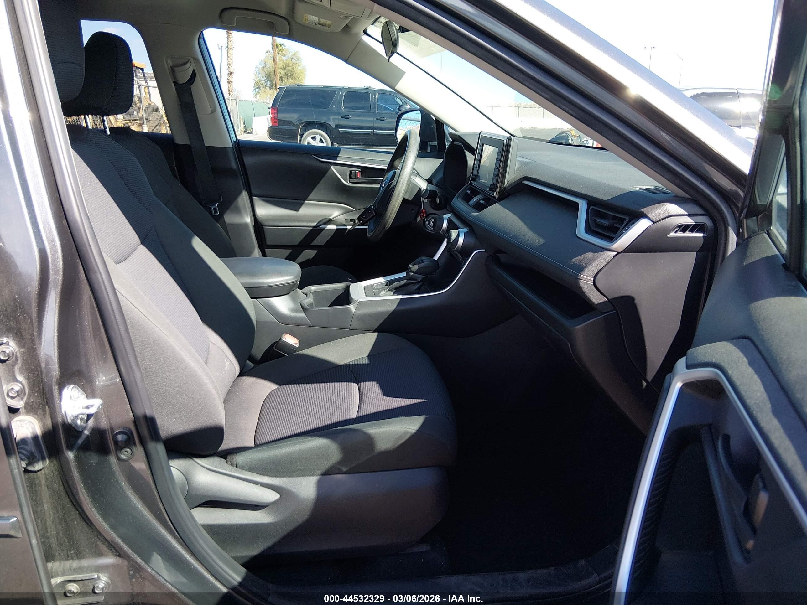 TOYOTA RAV4 image 5