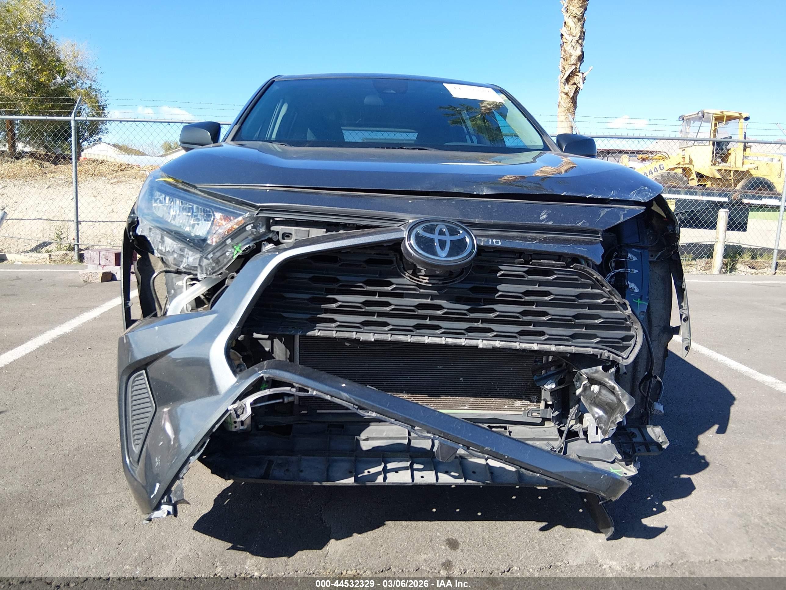 TOYOTA RAV4 image 6