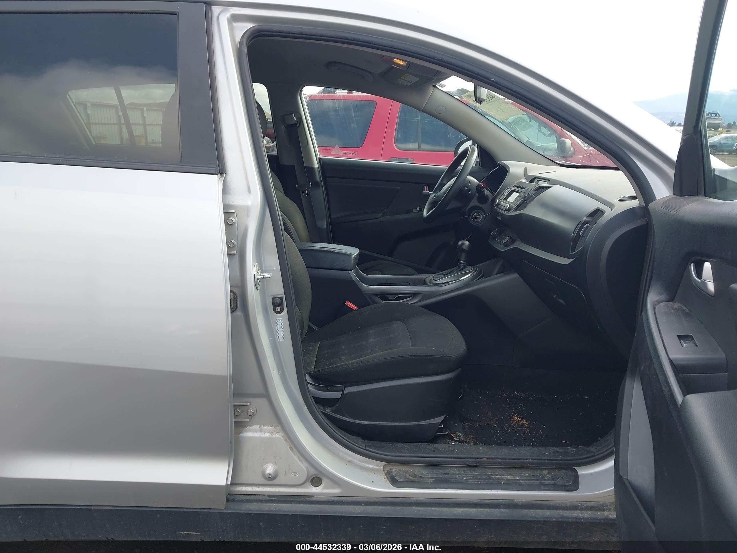 KIA SPORTAGE image 5