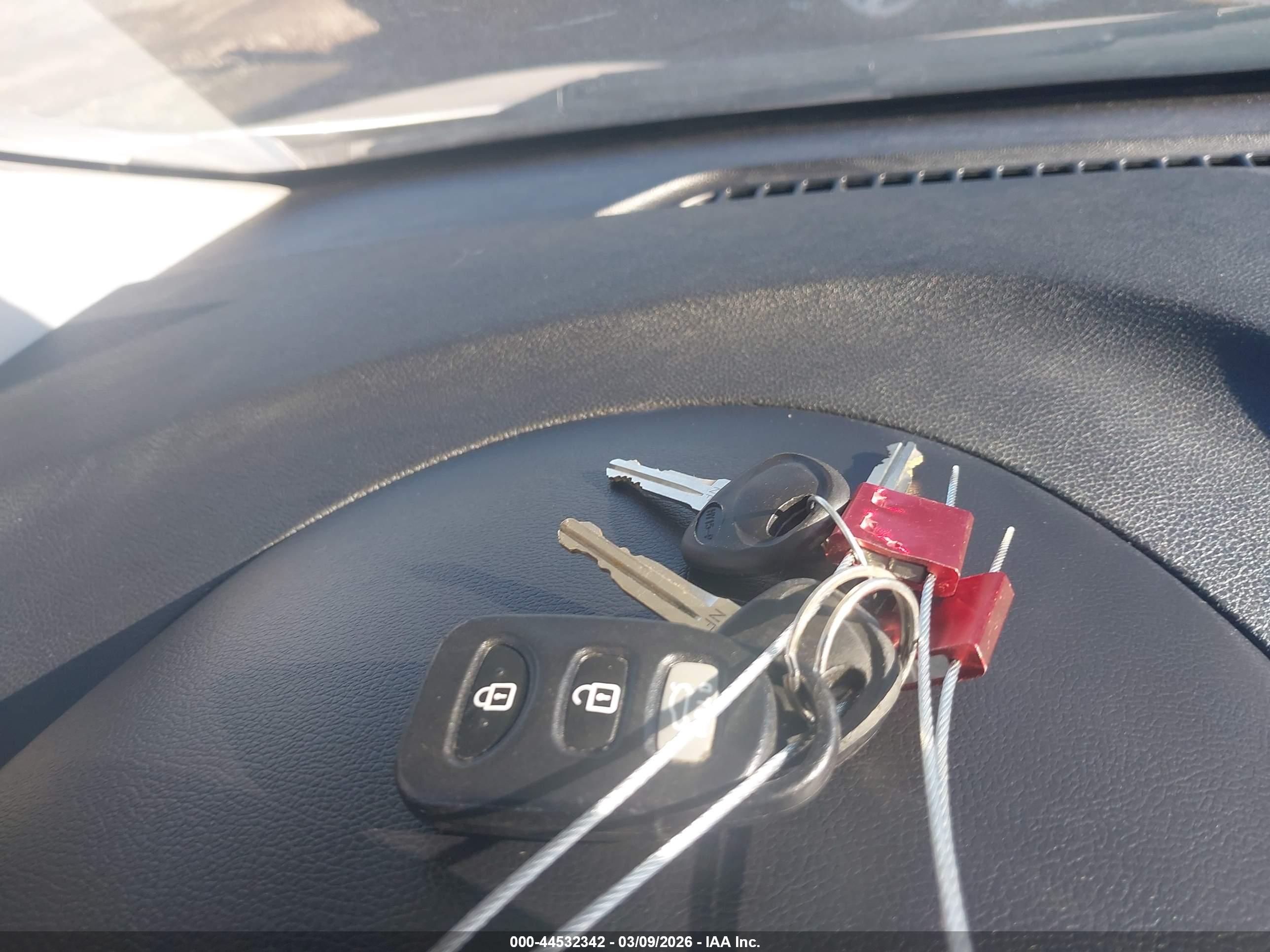 HYUNDAI ELANTRA image 11