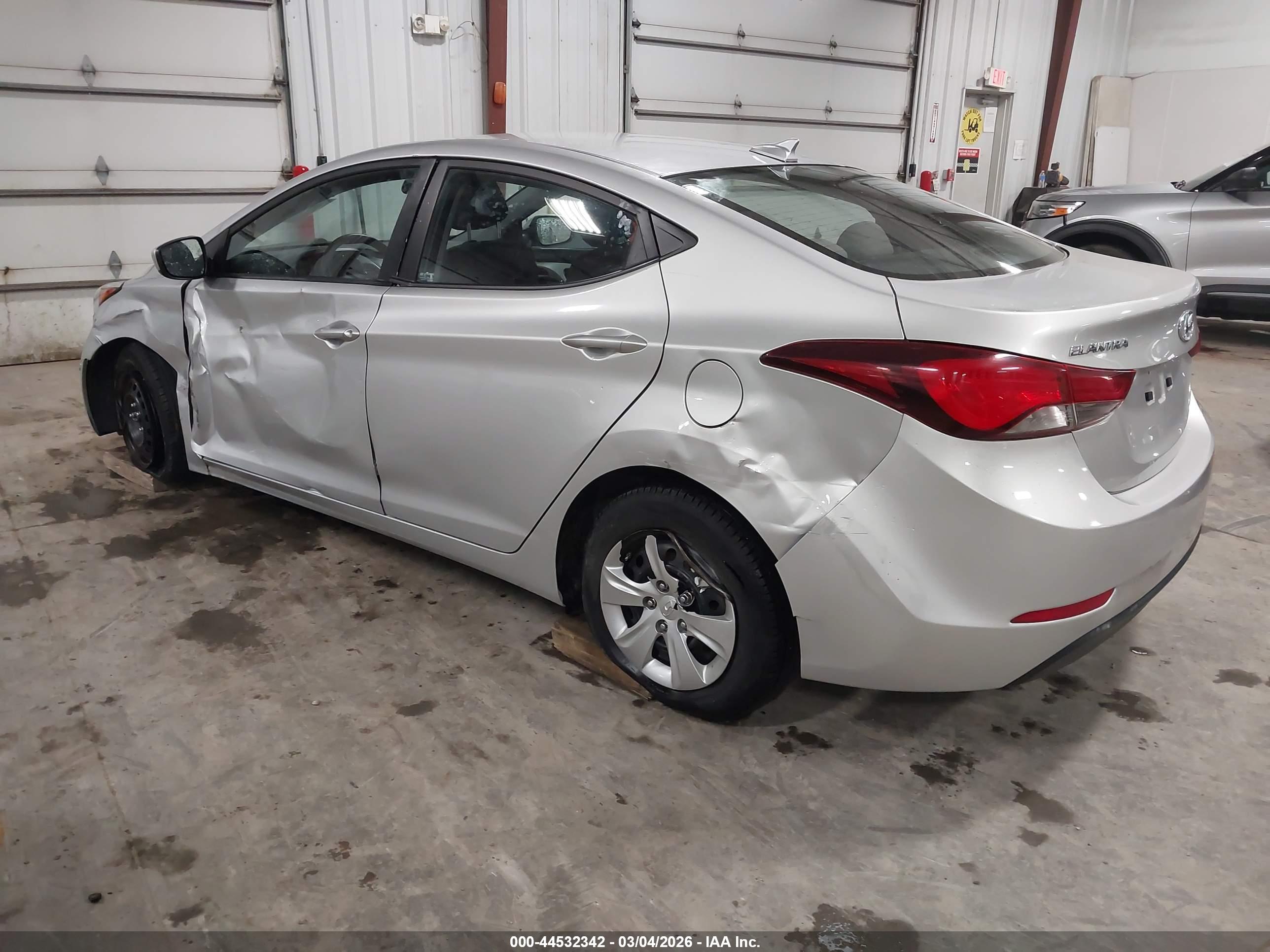 HYUNDAI ELANTRA image 3