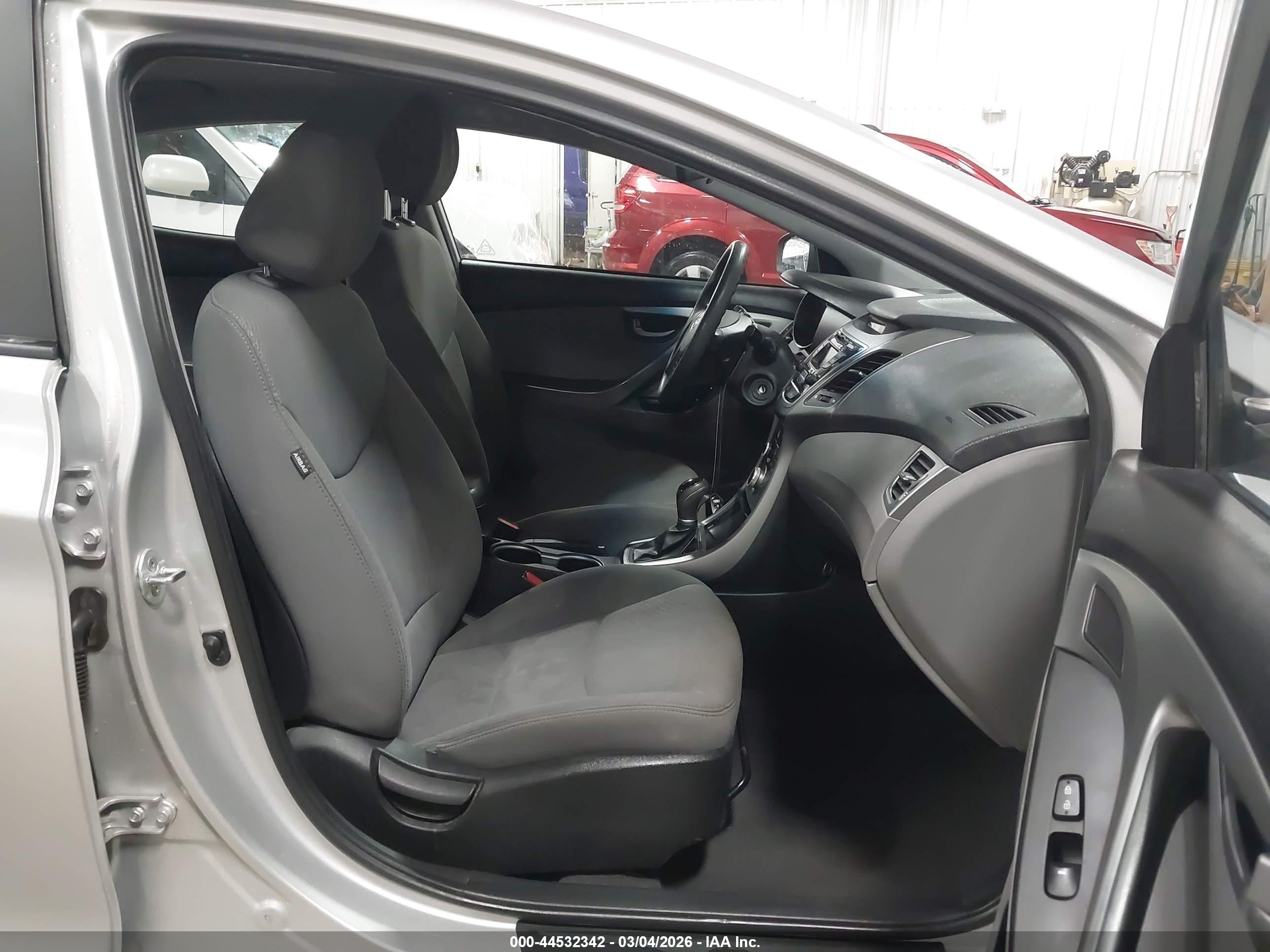 HYUNDAI ELANTRA image 5