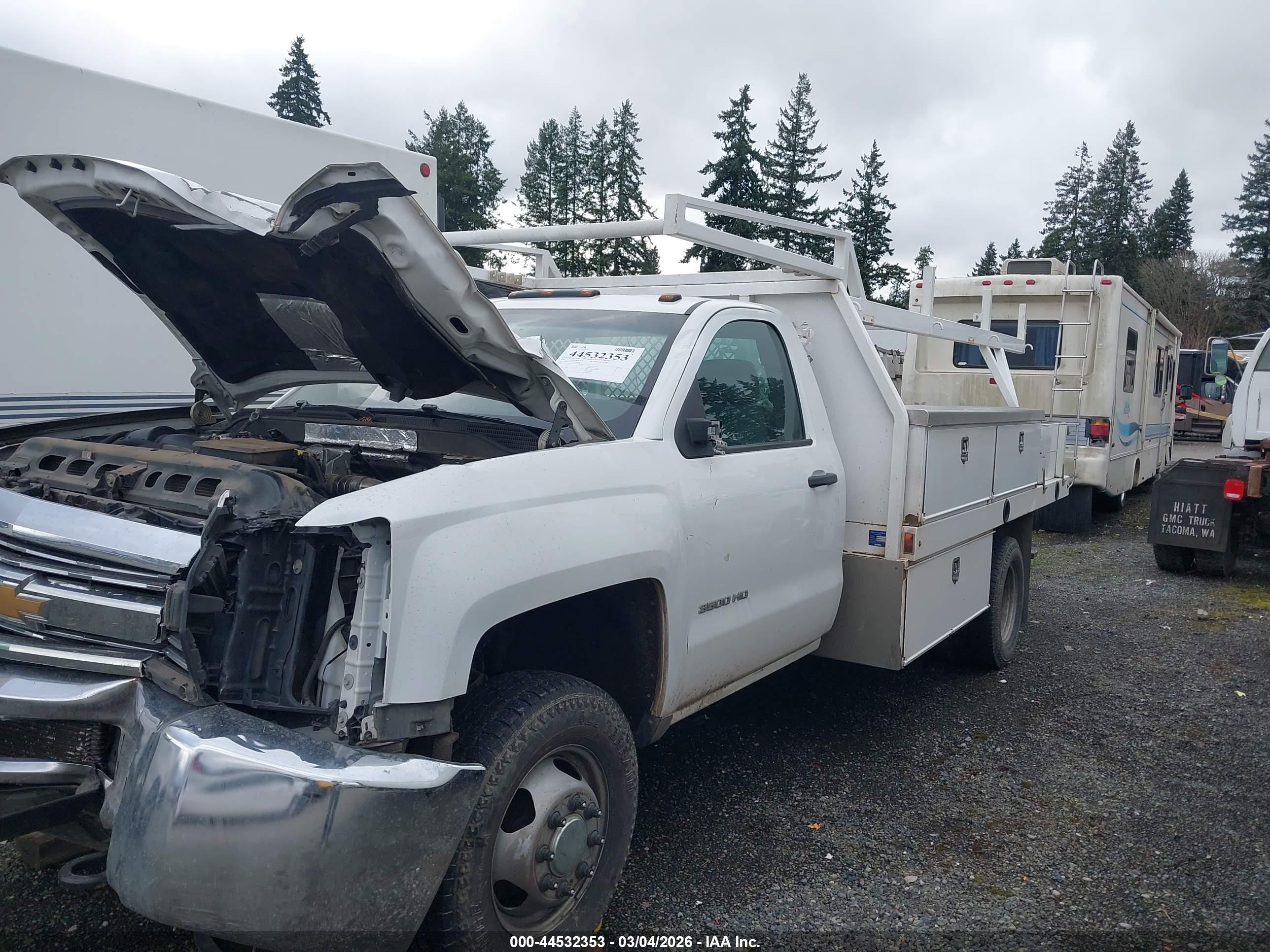 CHEVROLET SILVERADO image 2