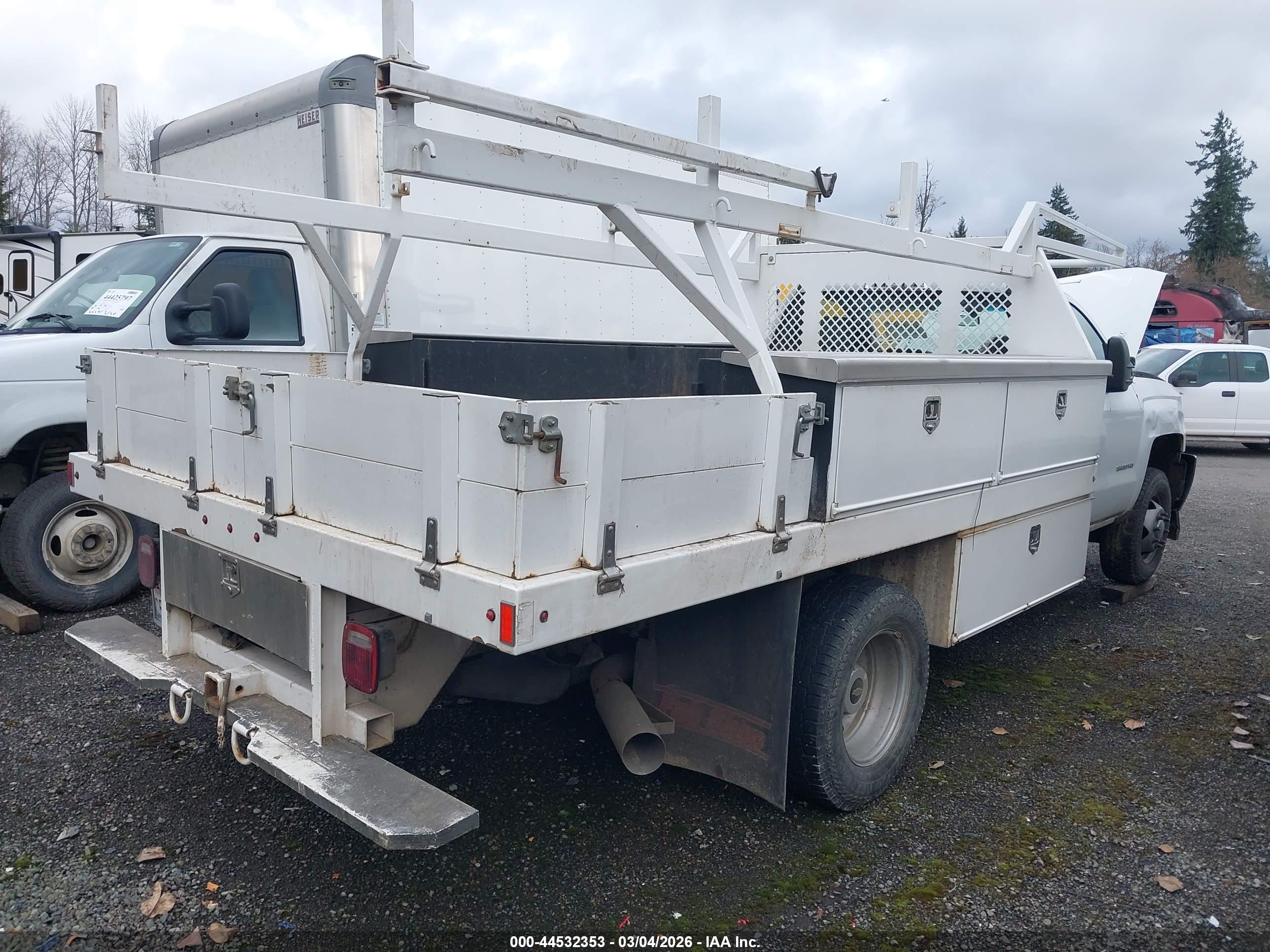 CHEVROLET SILVERADO image 4