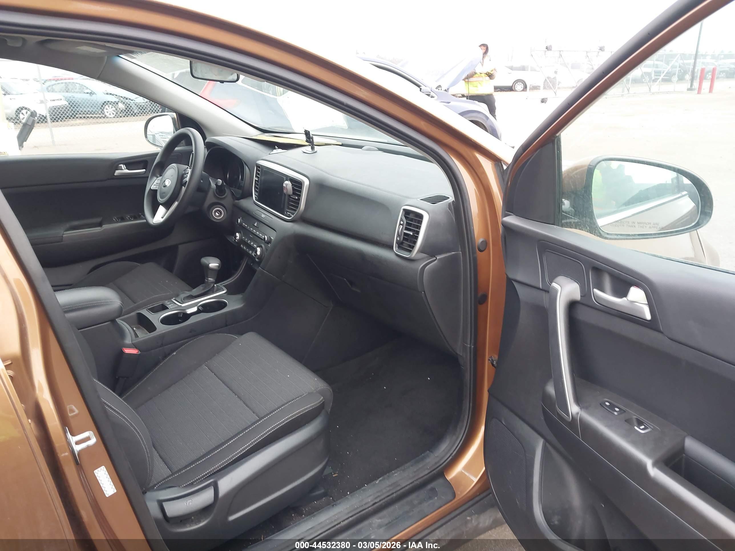 KIA SPORTAGE image 5