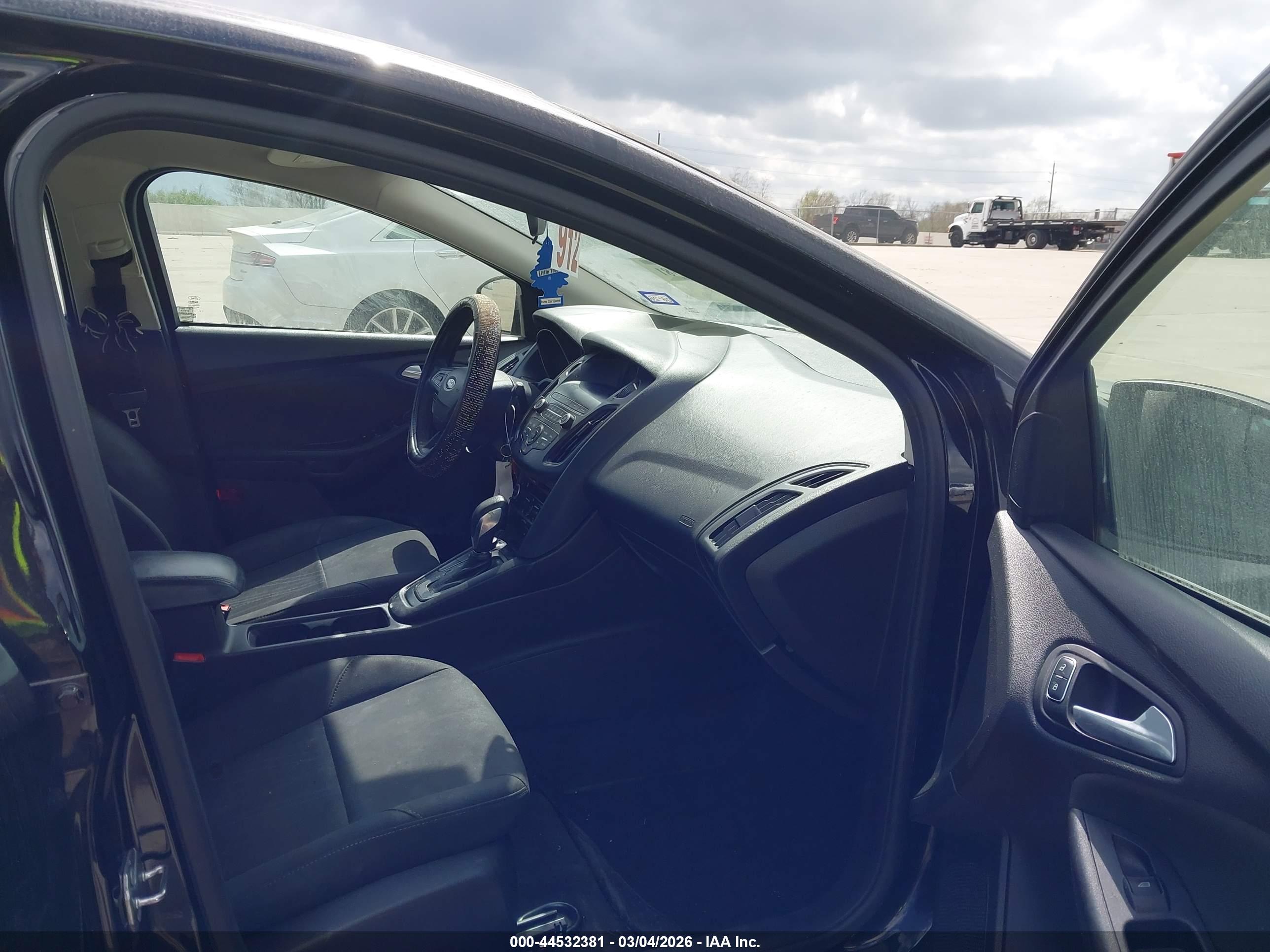 FORD FOCUS image 5