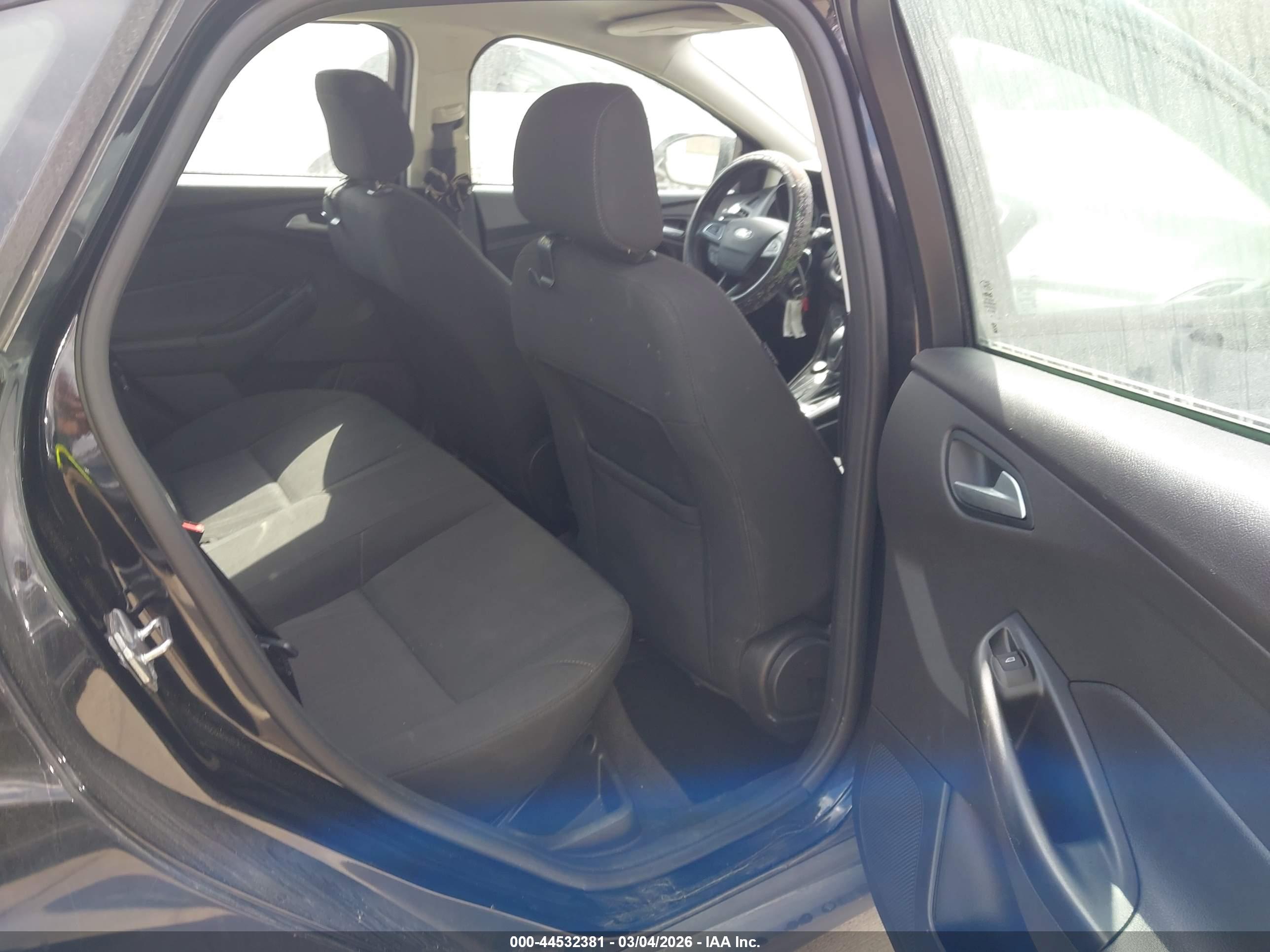 FORD FOCUS image 8