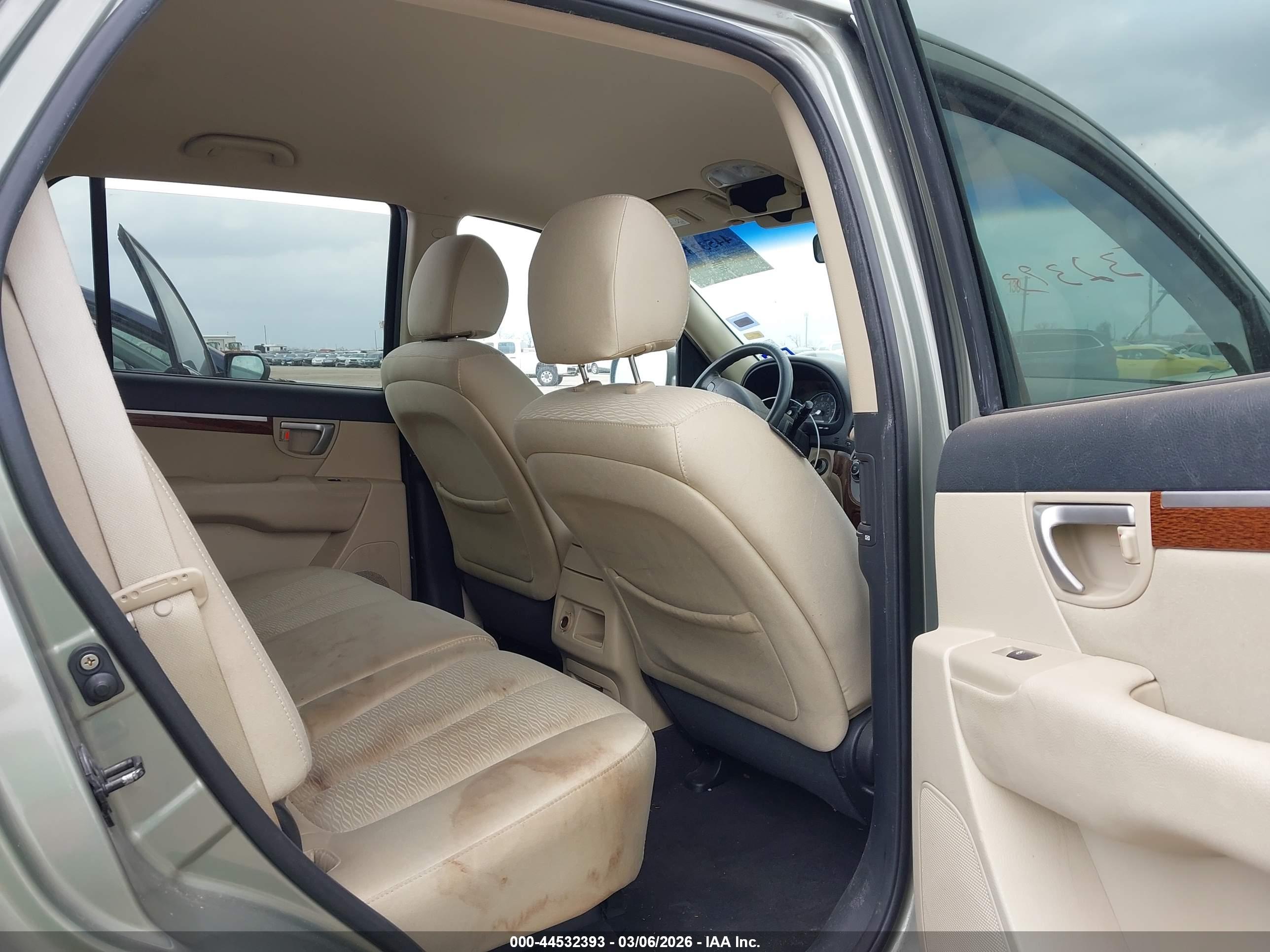 HYUNDAI SANTA image 8