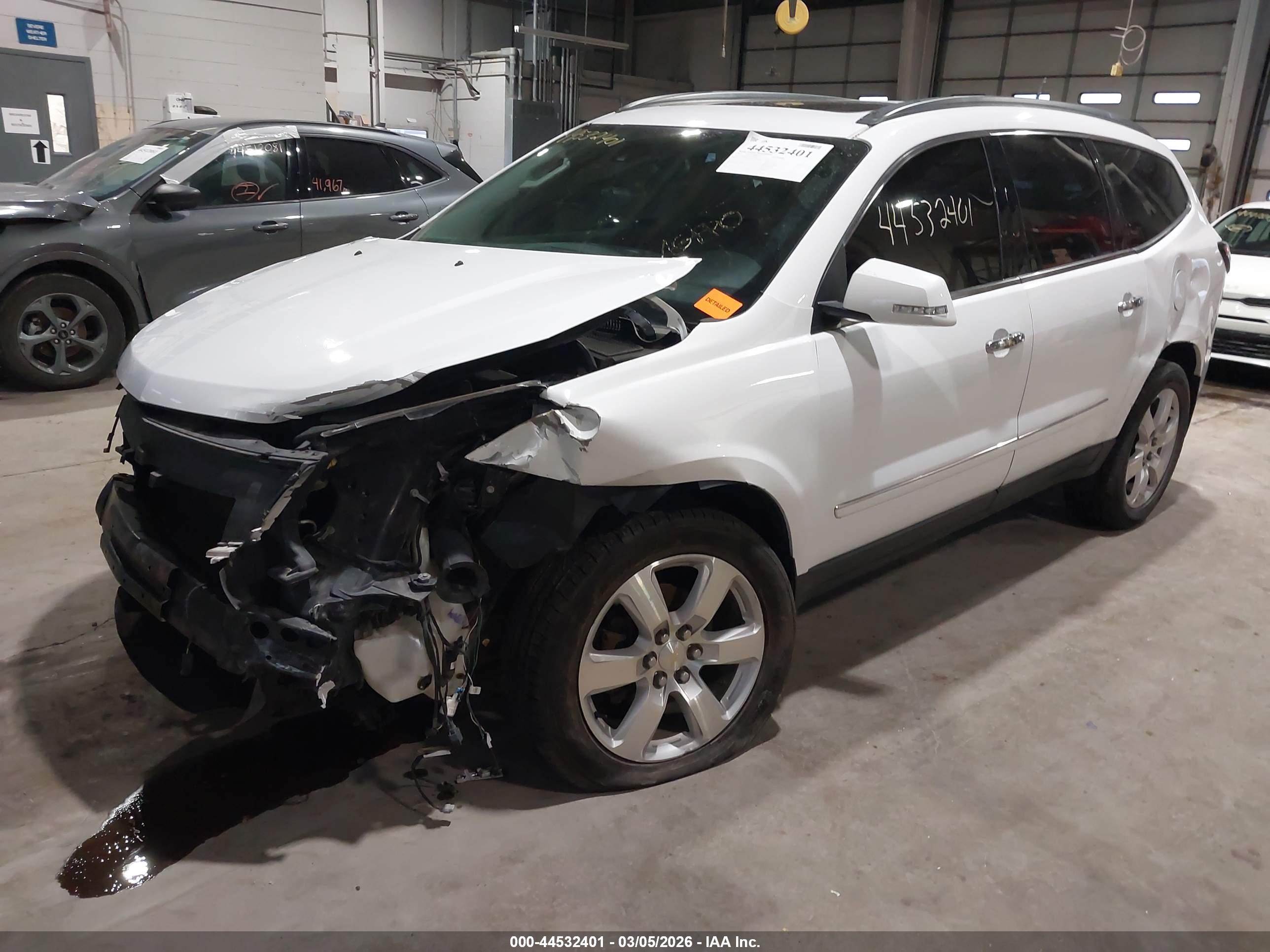 CHEVROLET TRAVERSE image 2