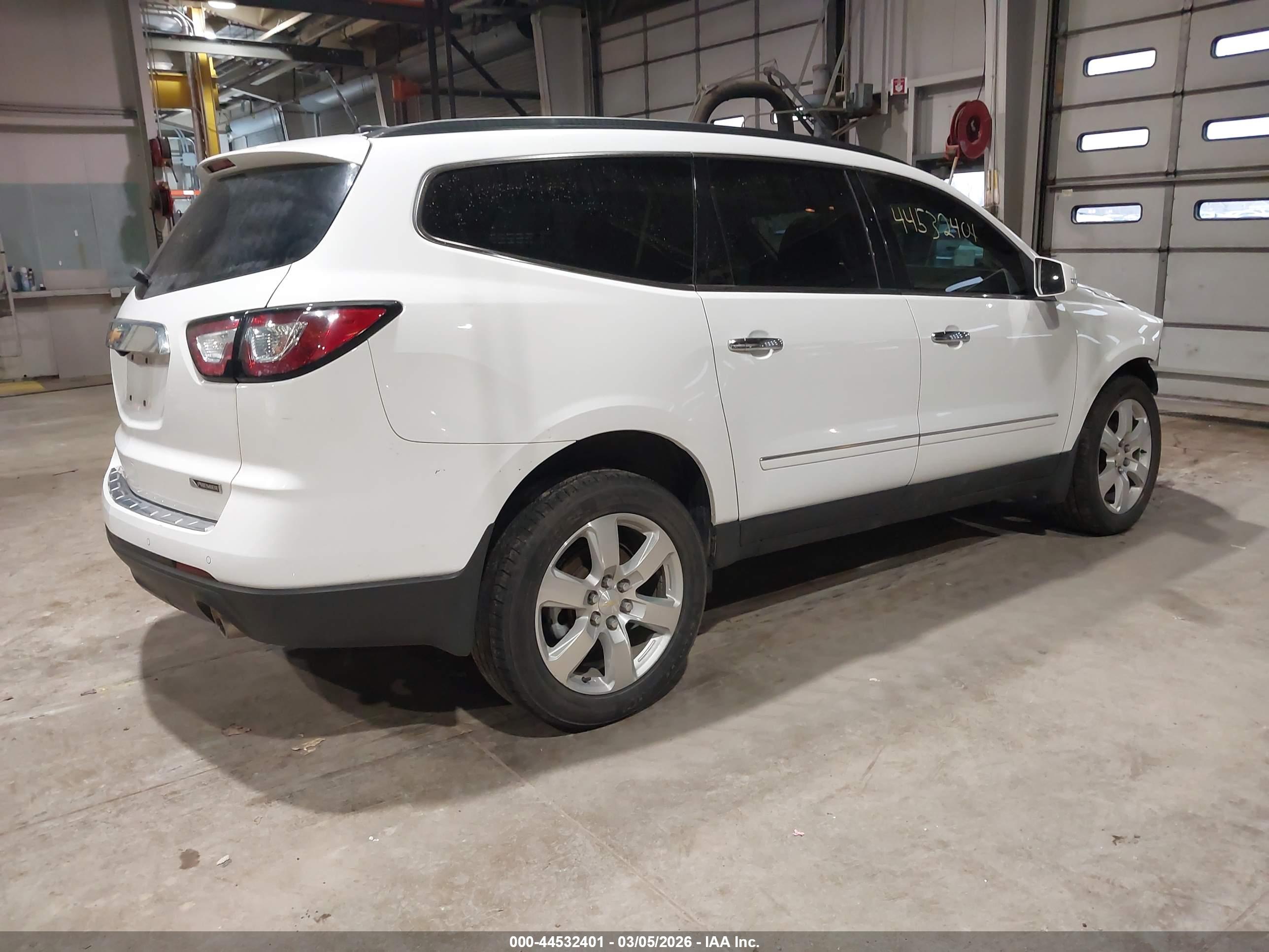 CHEVROLET TRAVERSE image 4