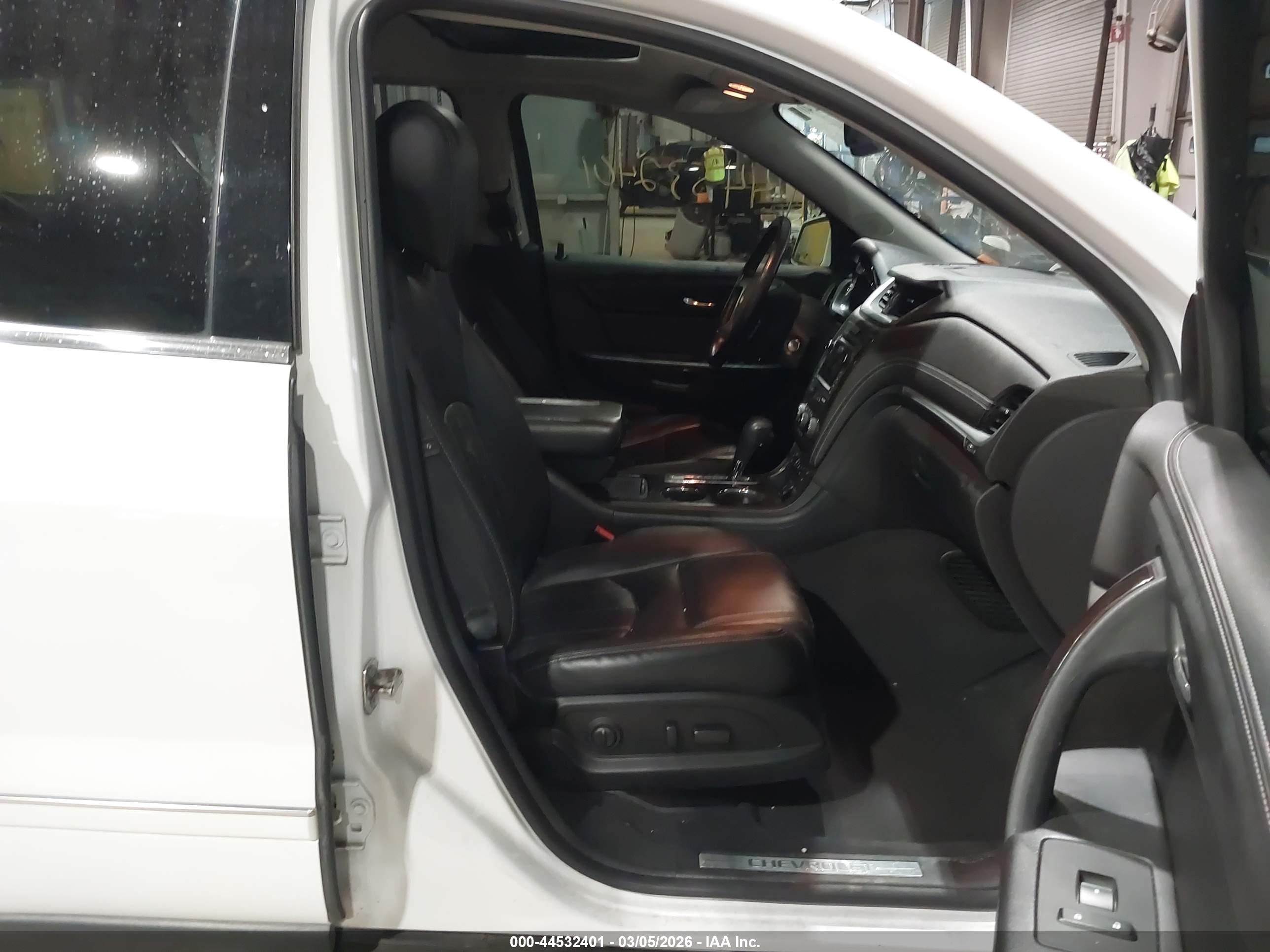 CHEVROLET TRAVERSE image 5