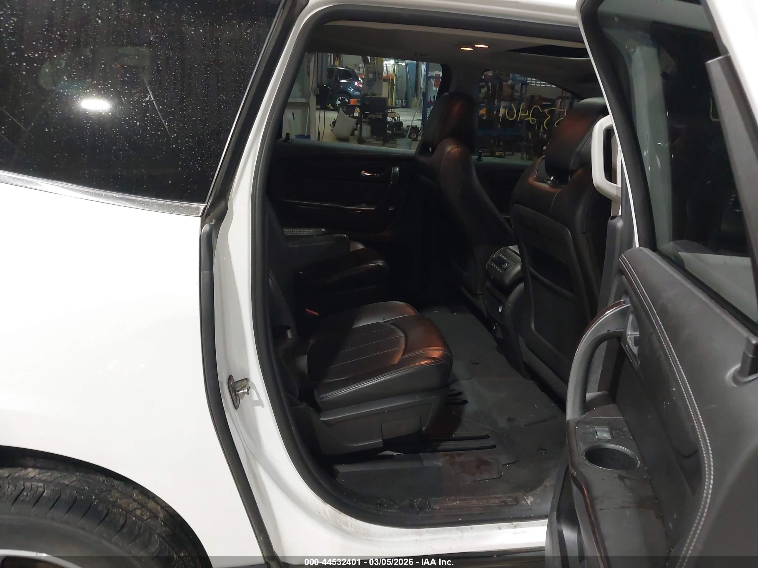 CHEVROLET TRAVERSE image 8