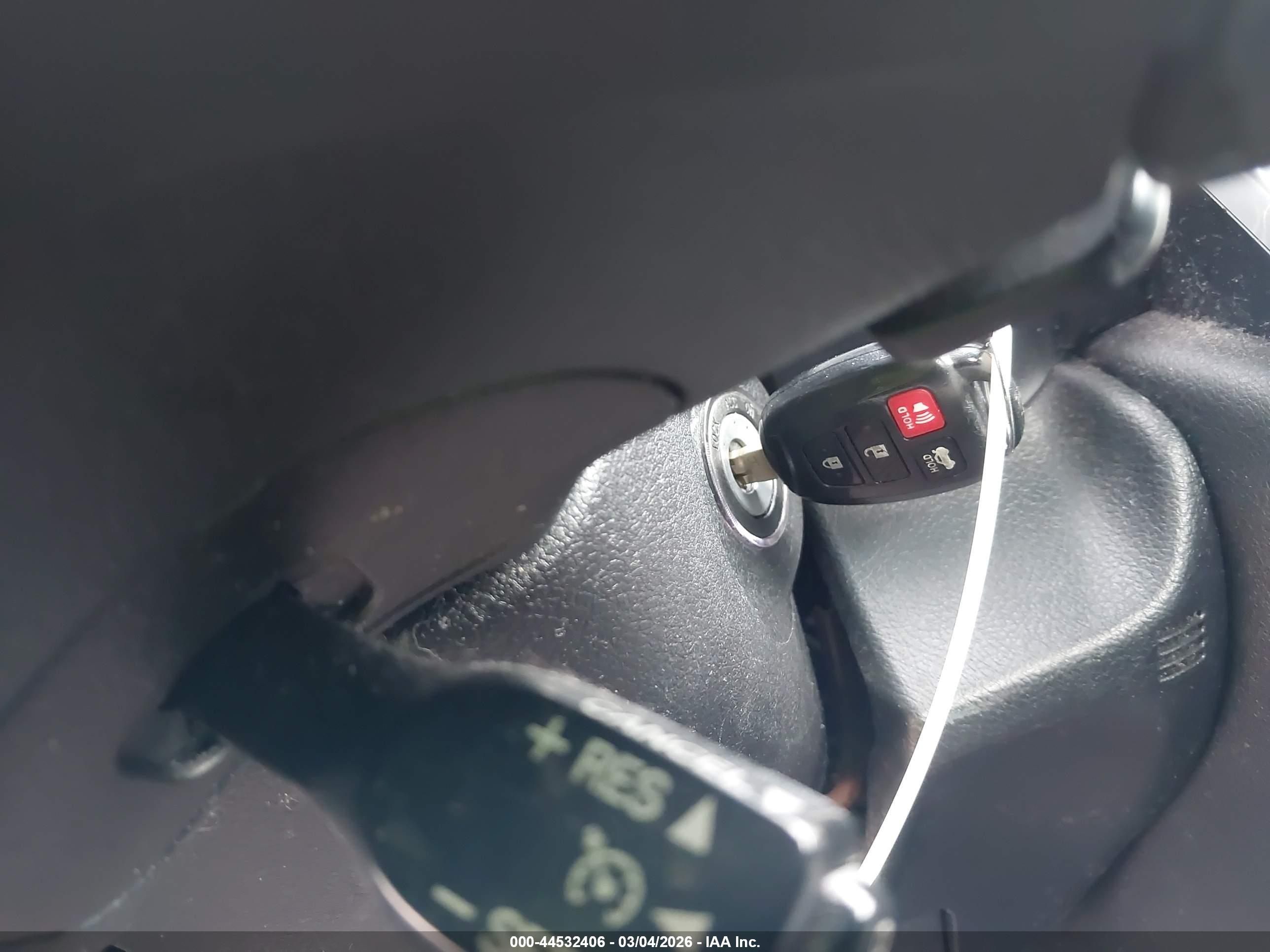 TOYOTA CAMRY image 11