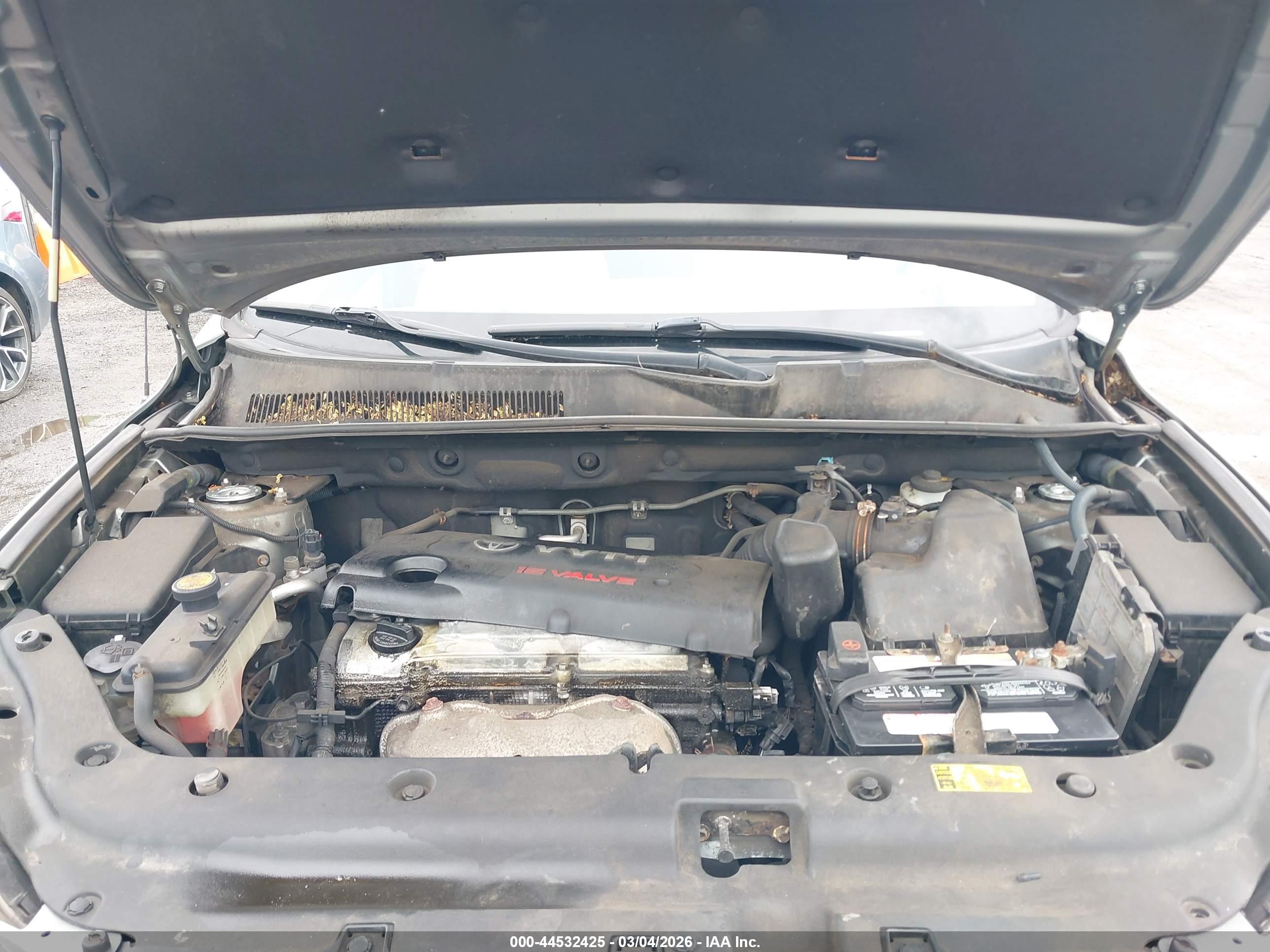 TOYOTA RAV4 image 10