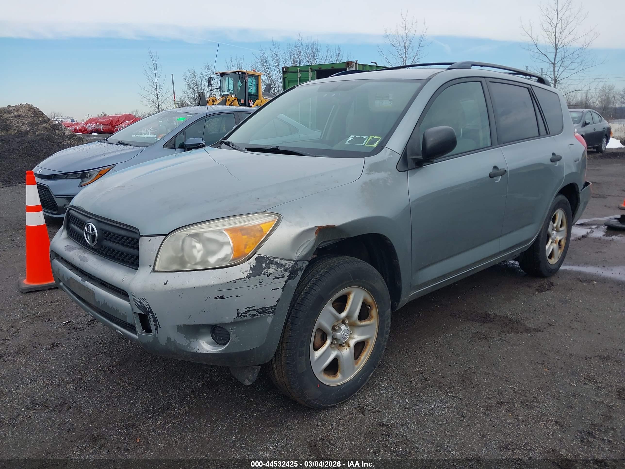 TOYOTA RAV4 image 2