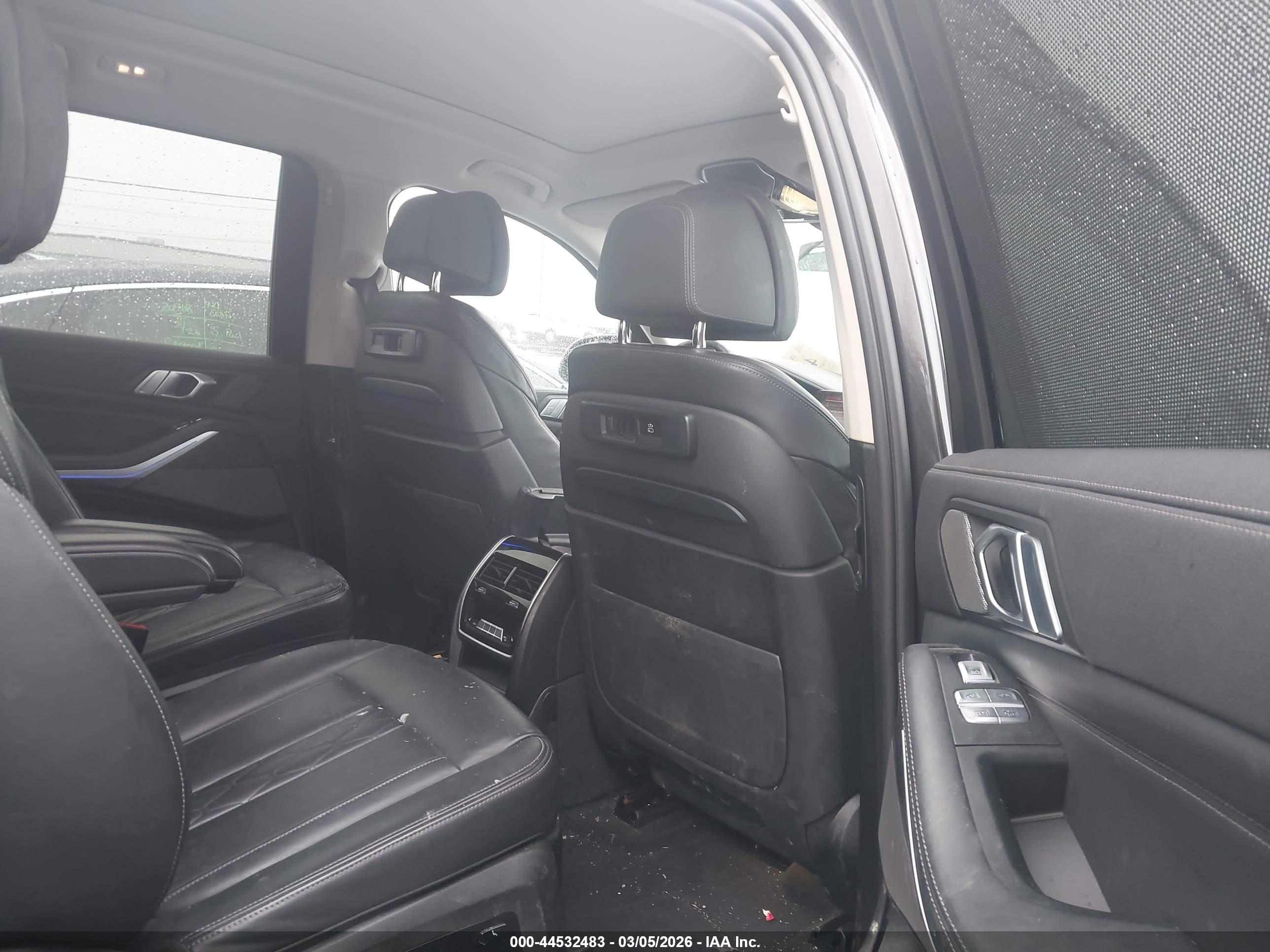 BMW X7 image 8