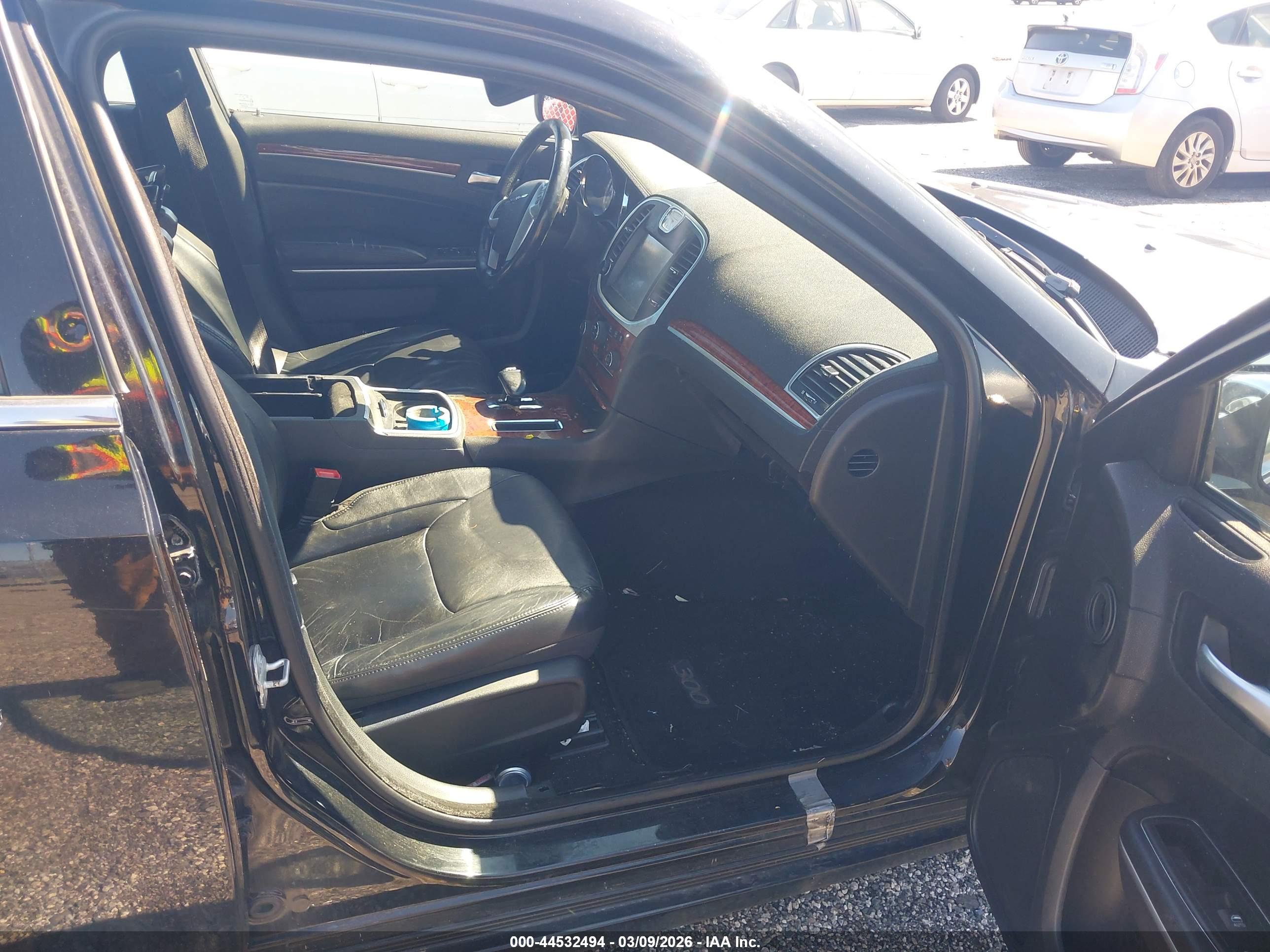 CHRYSLER 300 image 5