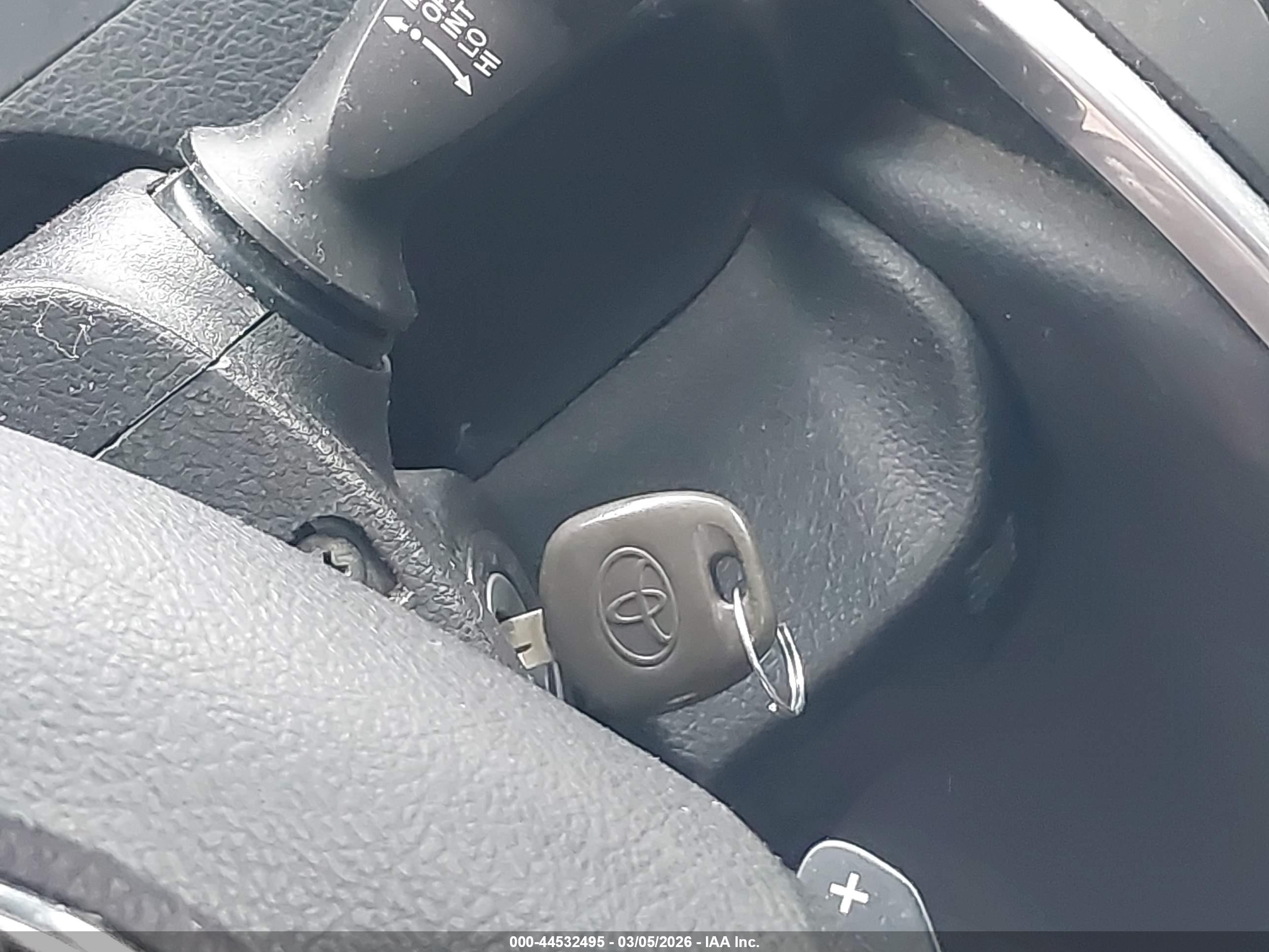TOYOTA CAMRY image 11