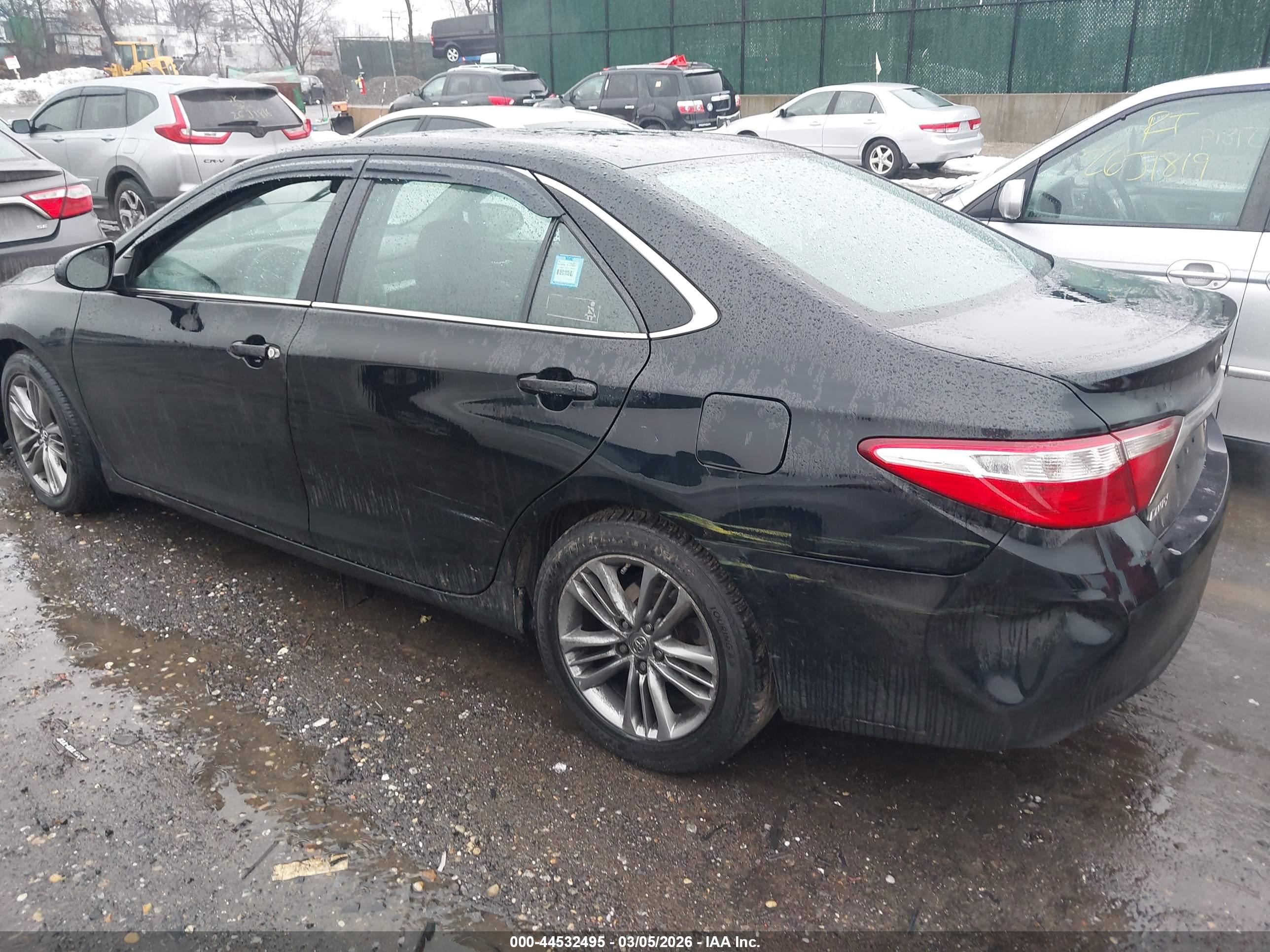TOYOTA CAMRY image 3