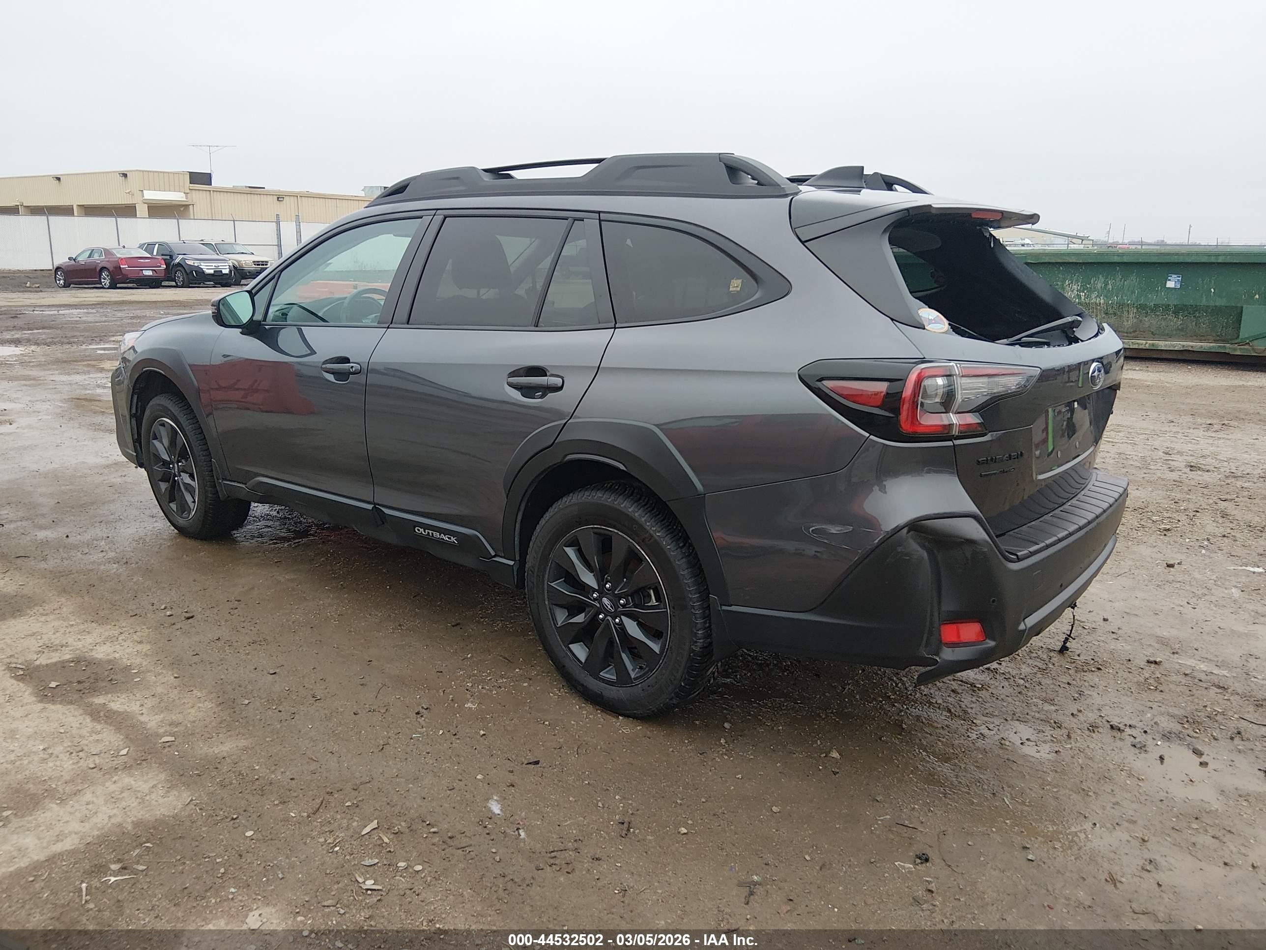 SUBARU OUTBACK image 3
