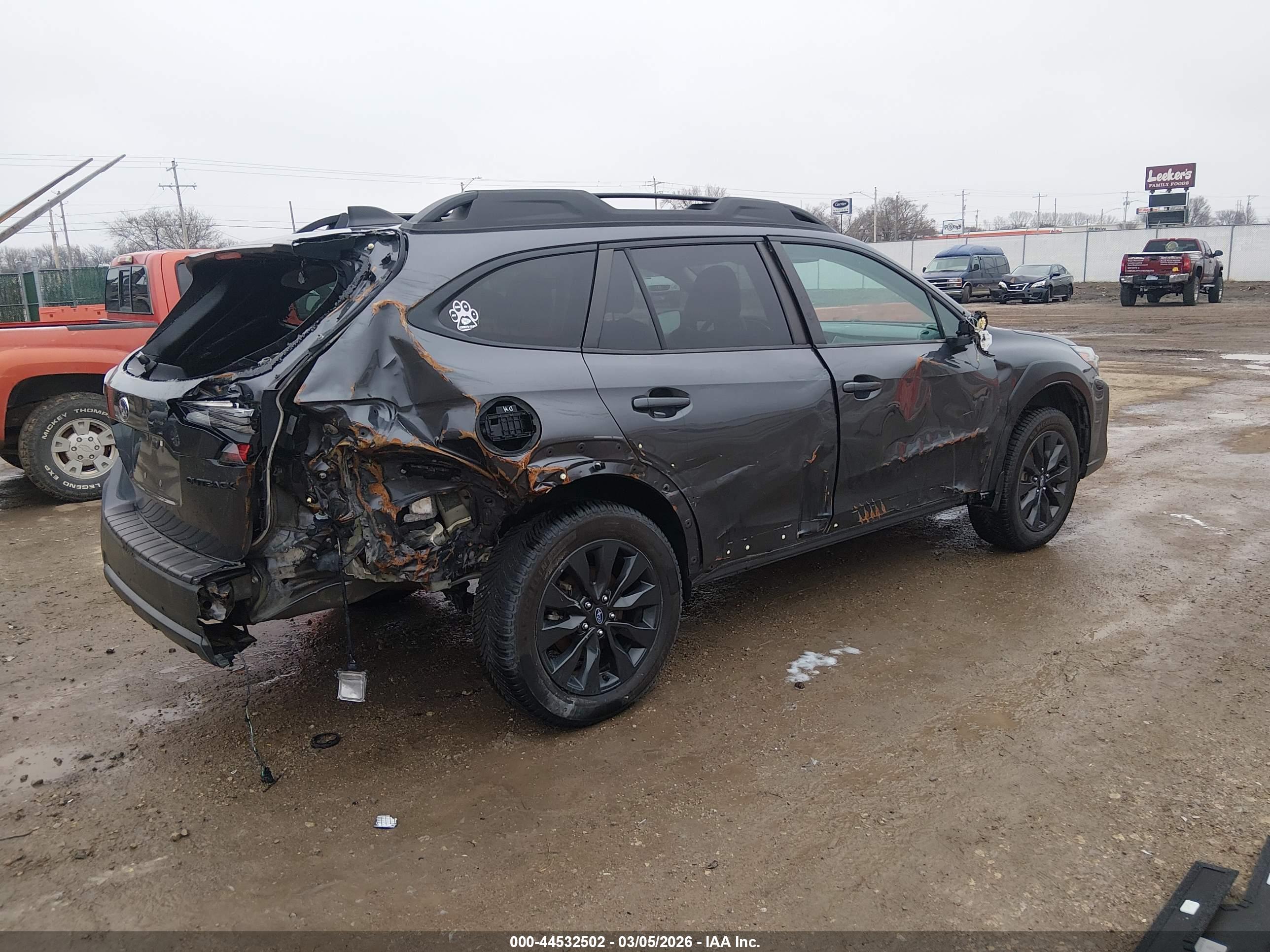 SUBARU OUTBACK image 4