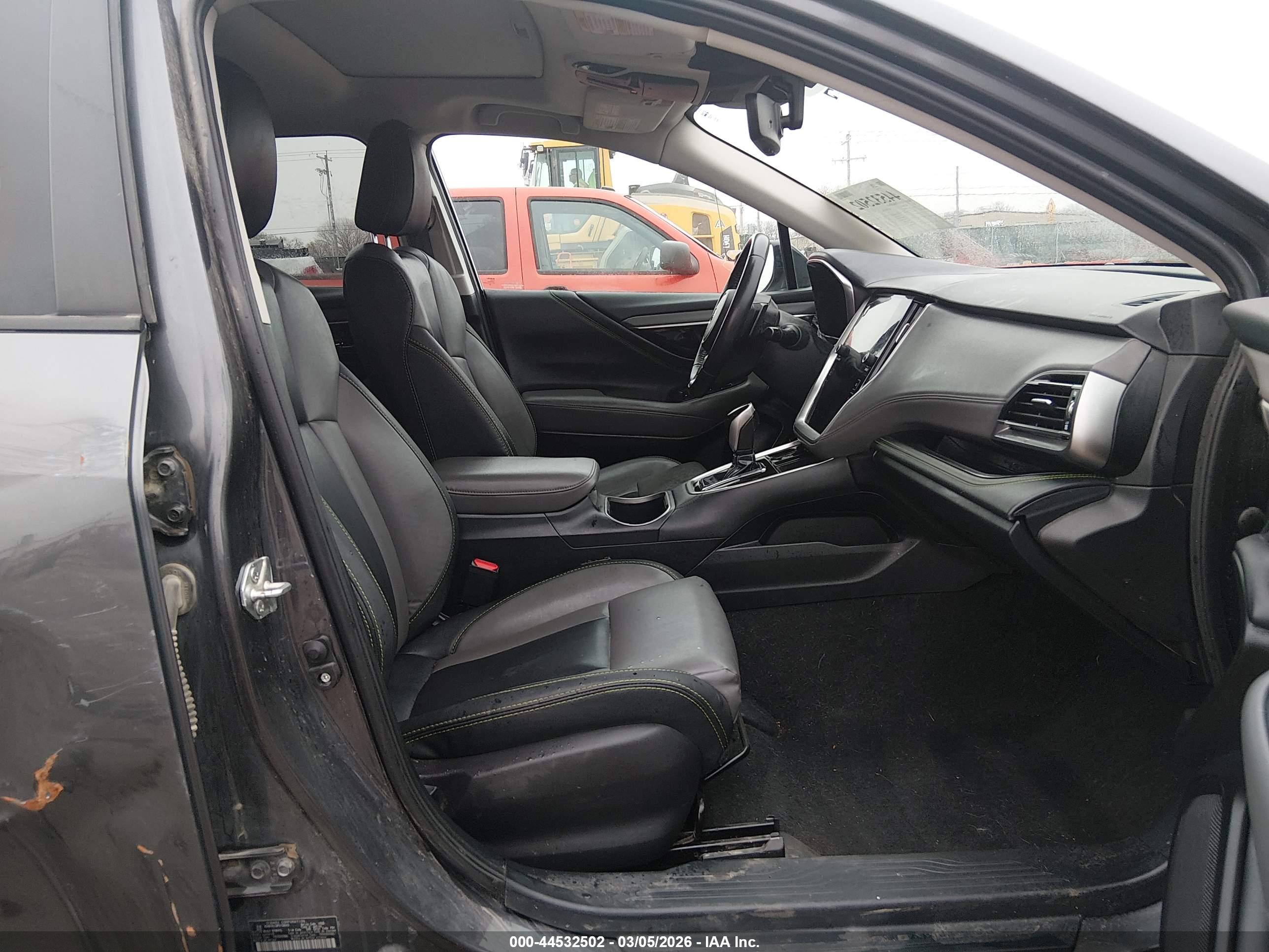 SUBARU OUTBACK image 5