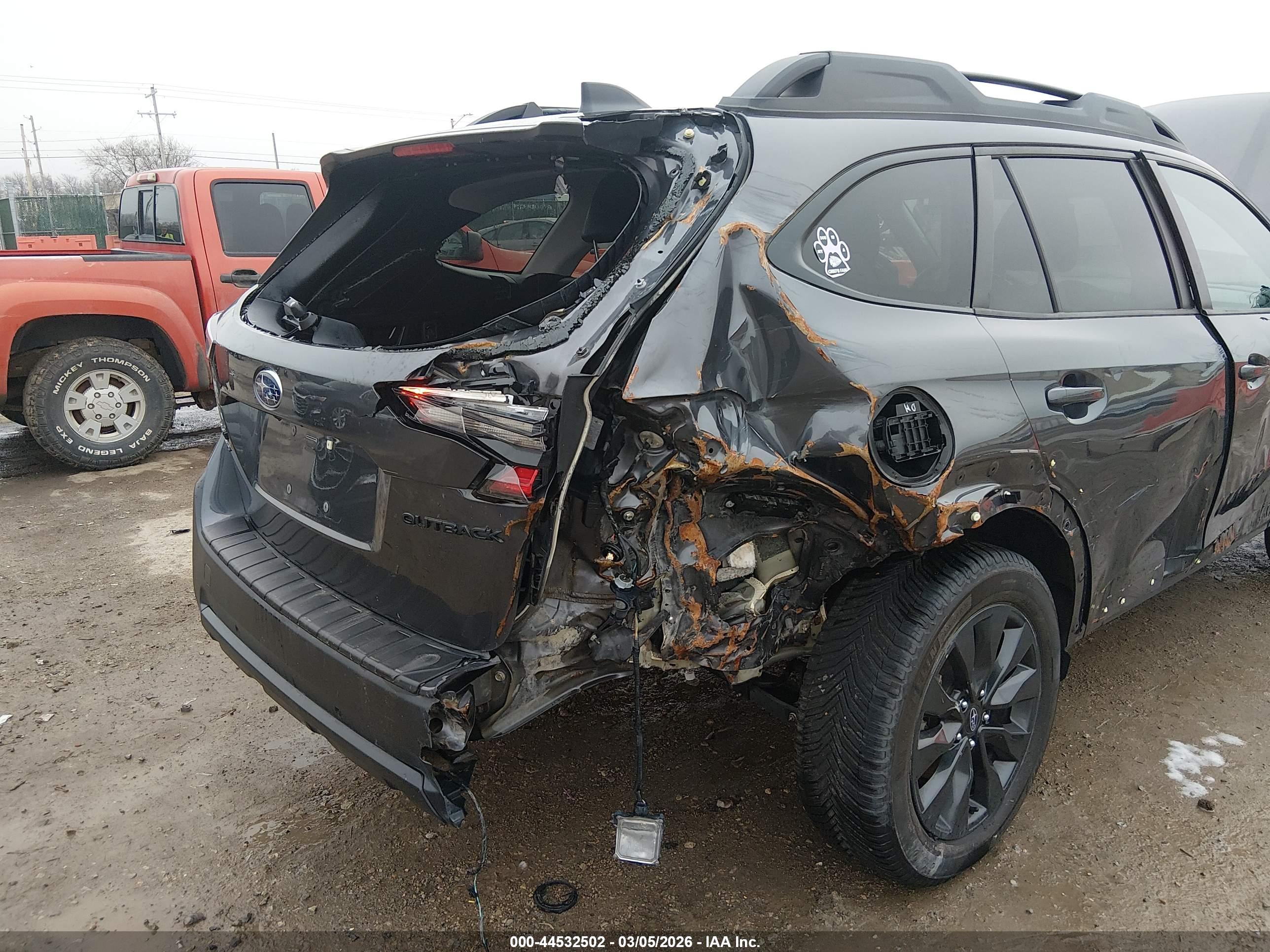 SUBARU OUTBACK image 6