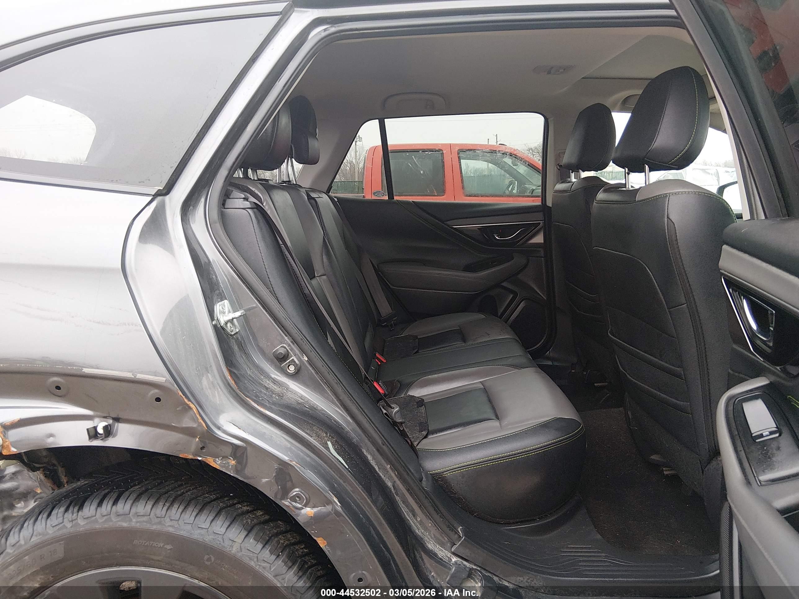 SUBARU OUTBACK image 8