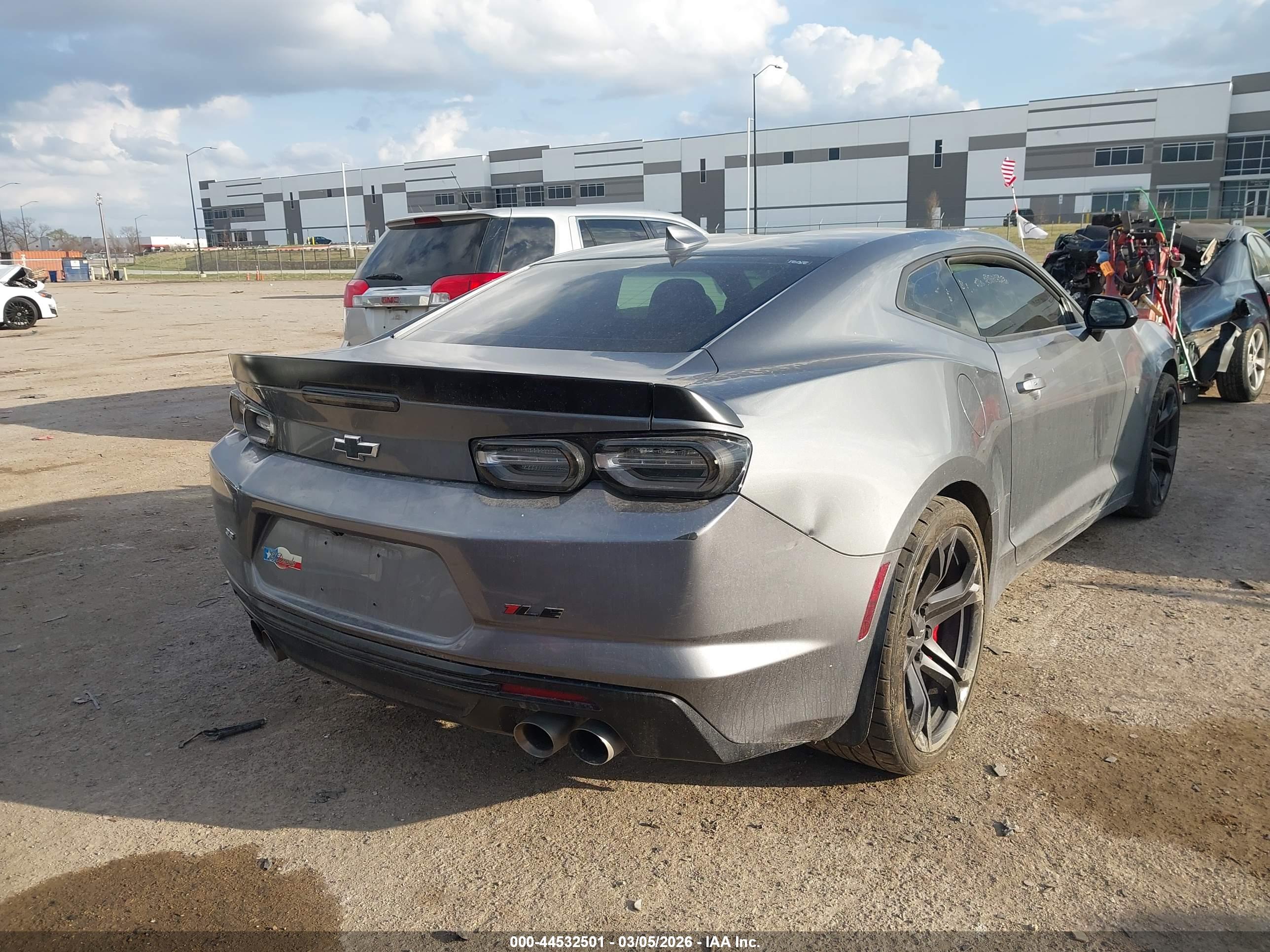 CHEVROLET CAMARO image 4