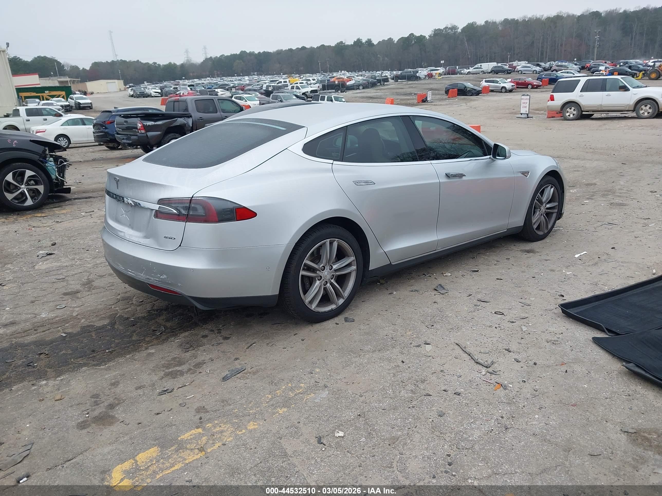 TESLA MODEL image 4