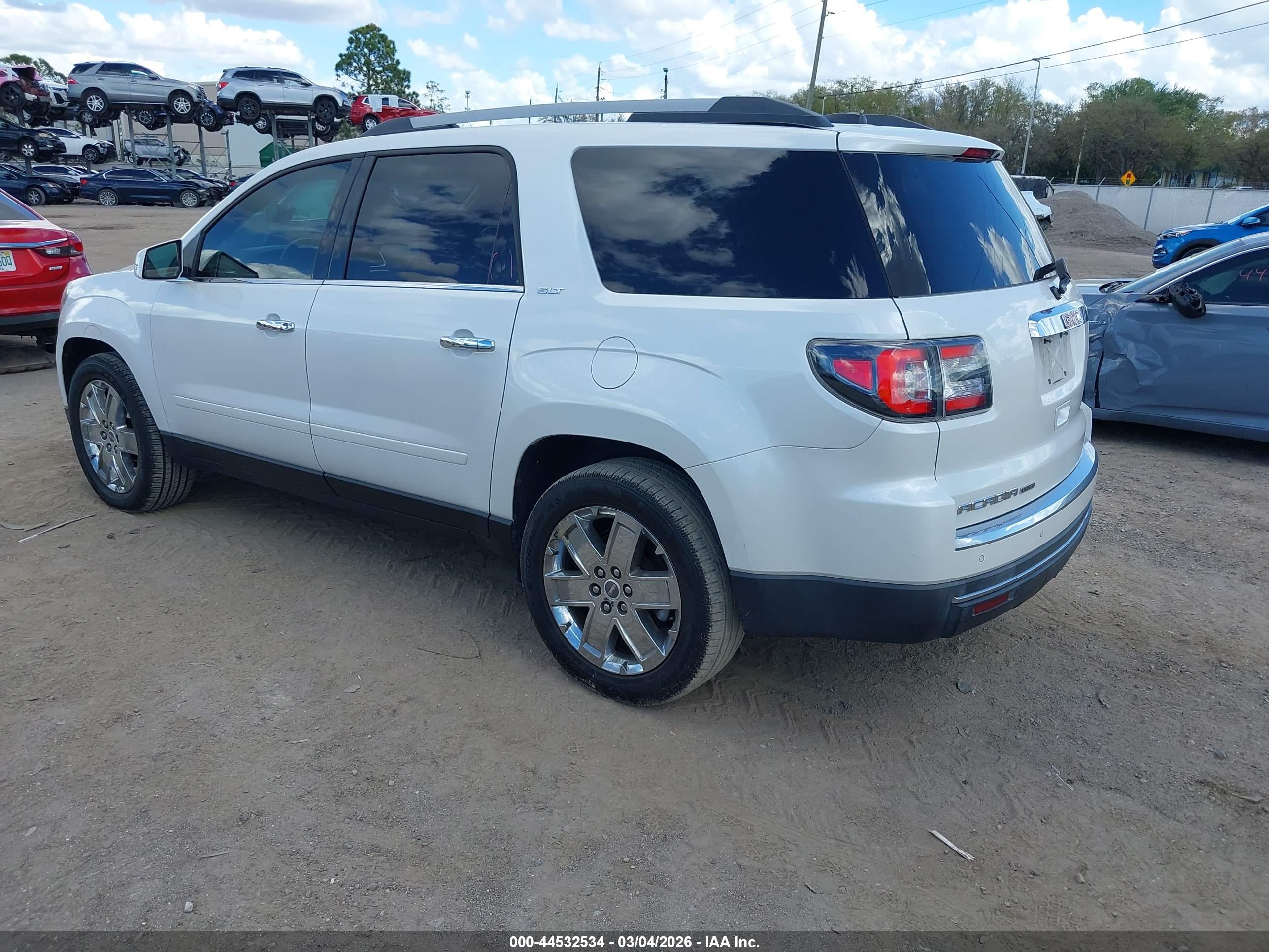 GMC ACADIA image 3