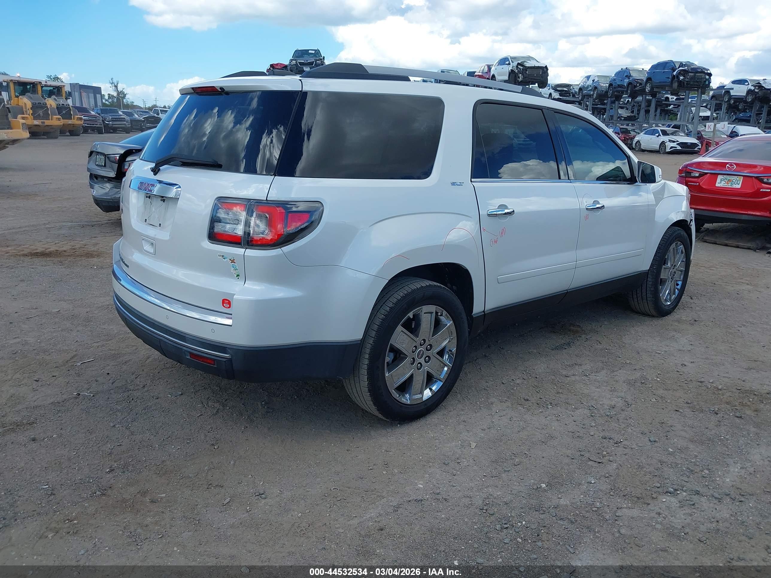 GMC ACADIA image 4
