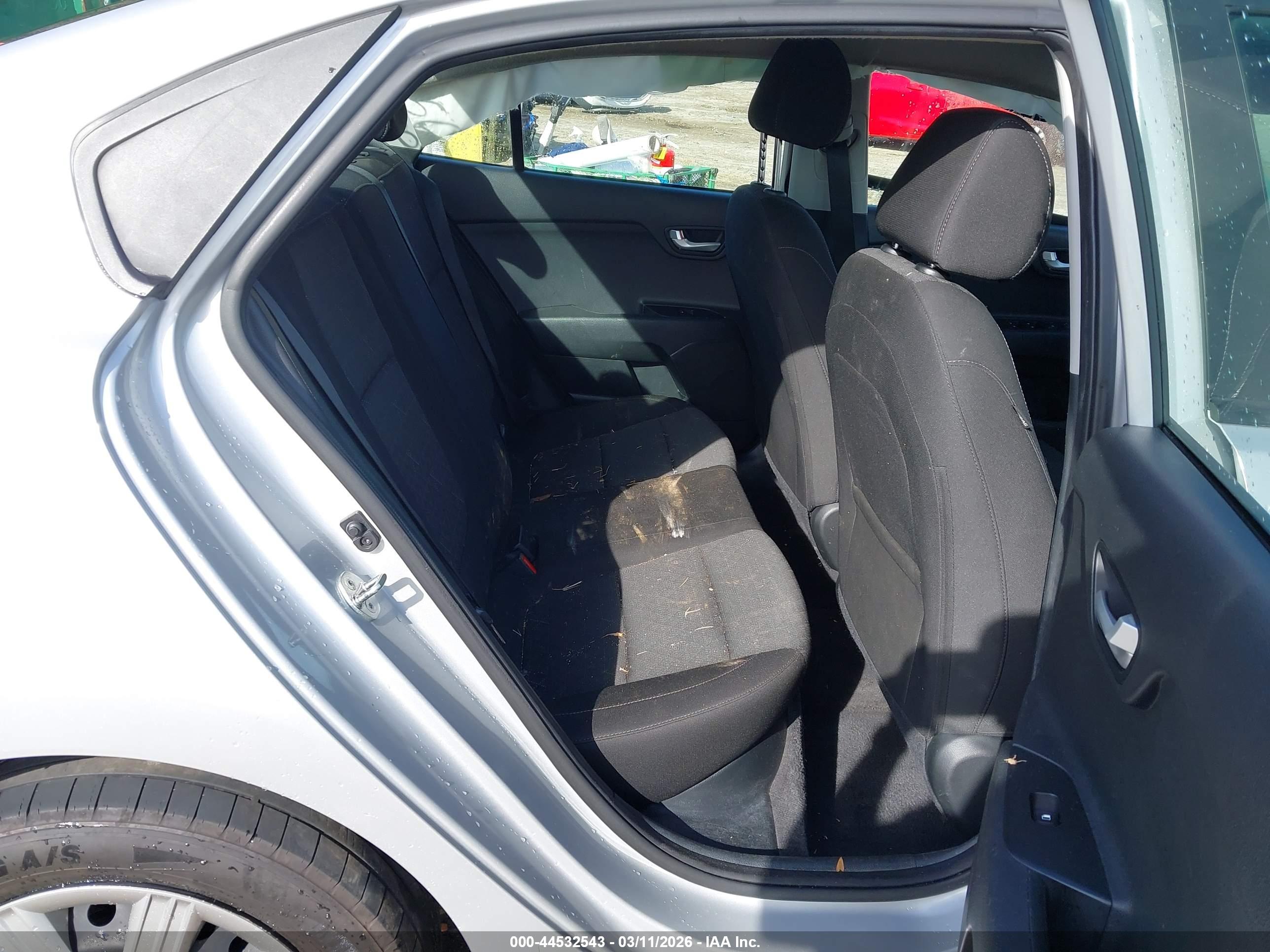 KIA RIO image 8