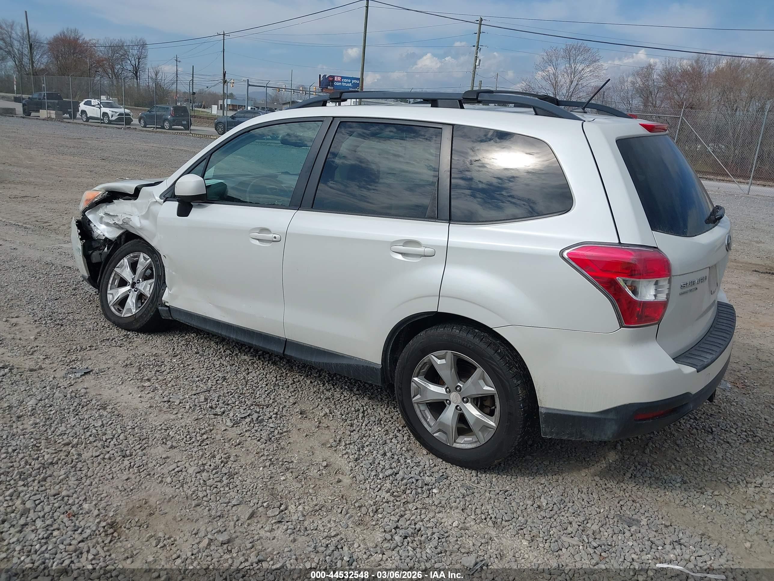 SUBARU FORESTER image 3