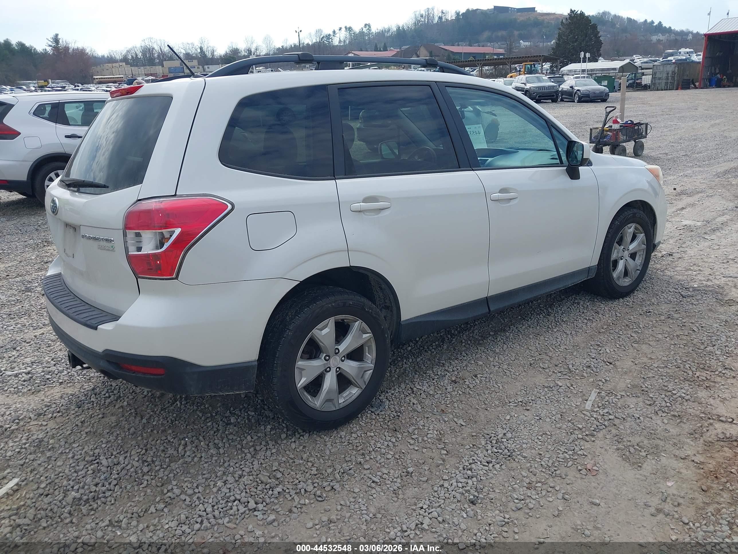 SUBARU FORESTER image 4