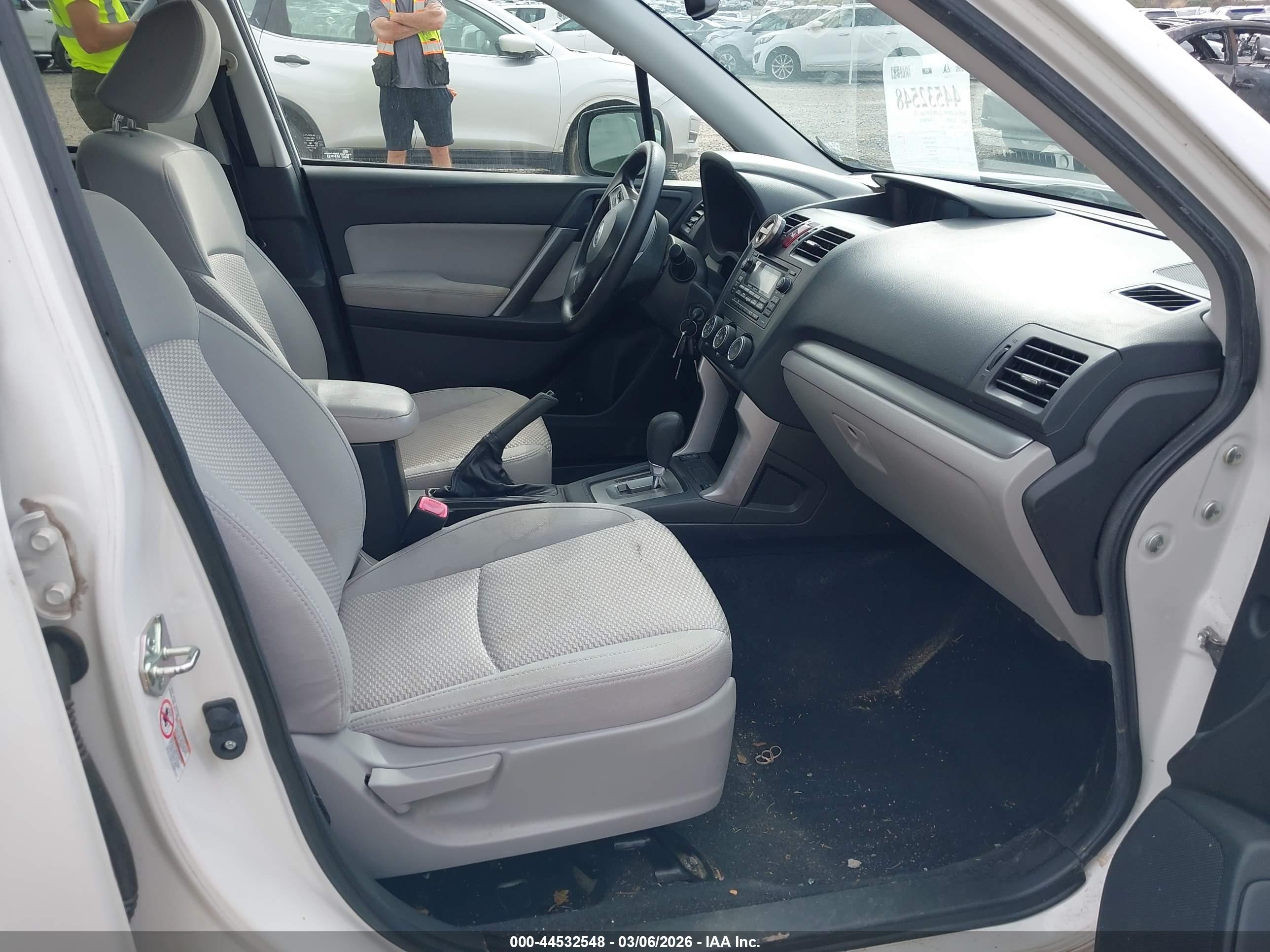 SUBARU FORESTER image 5